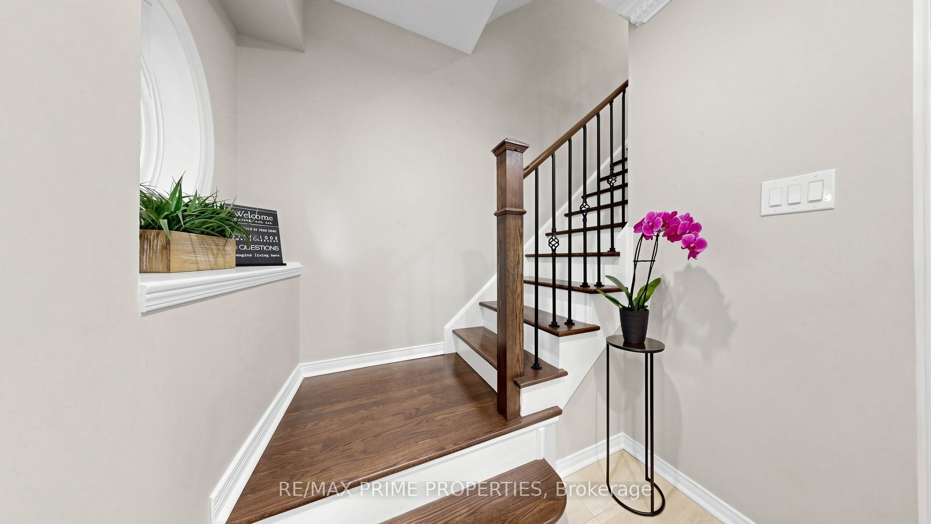 1084 Queen Street W 18B, Mississauga, ON L5H 4K4 photo 2
