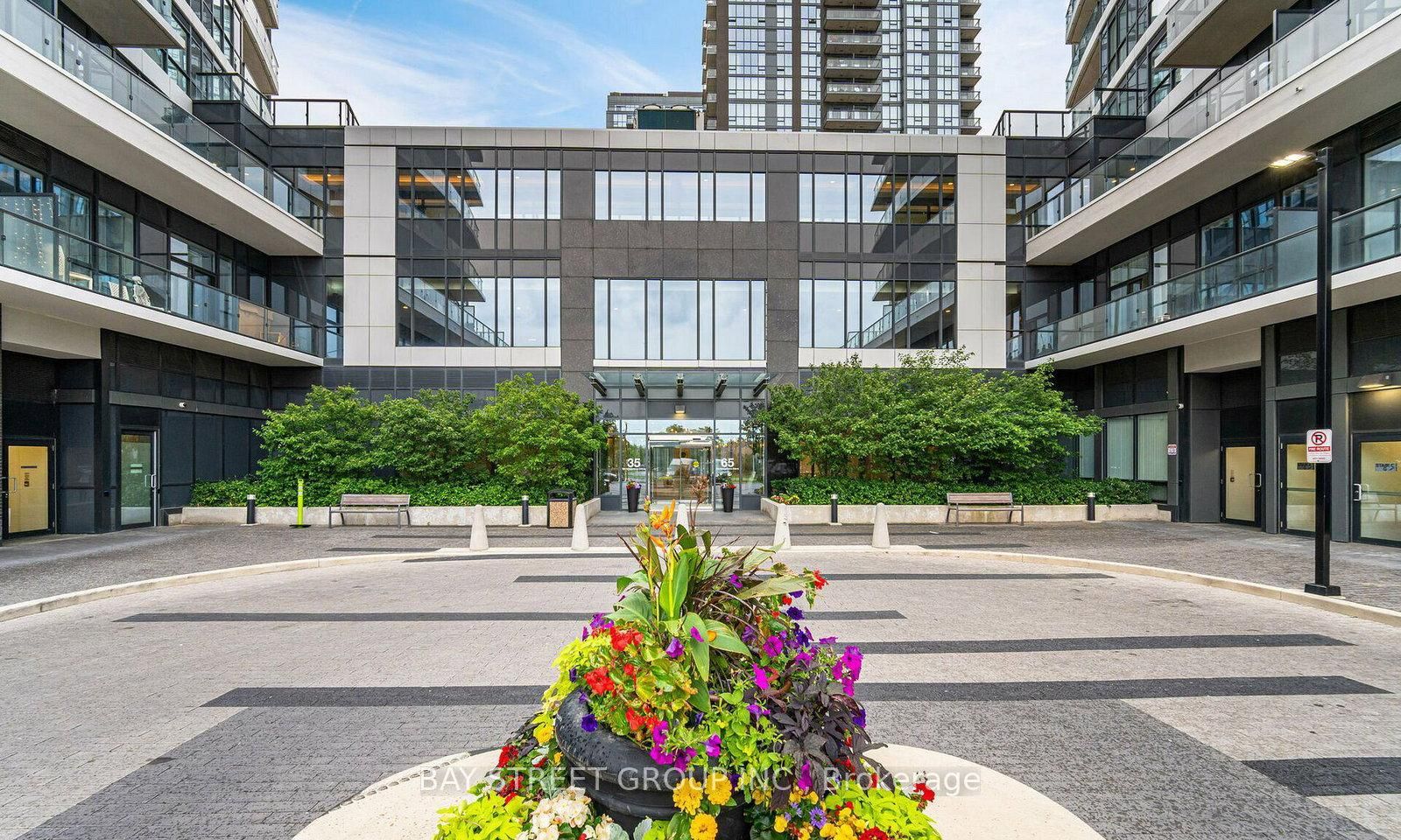 65 Watergarden Drive 302, Mississauga, ON L5R 1B2 photo 2
