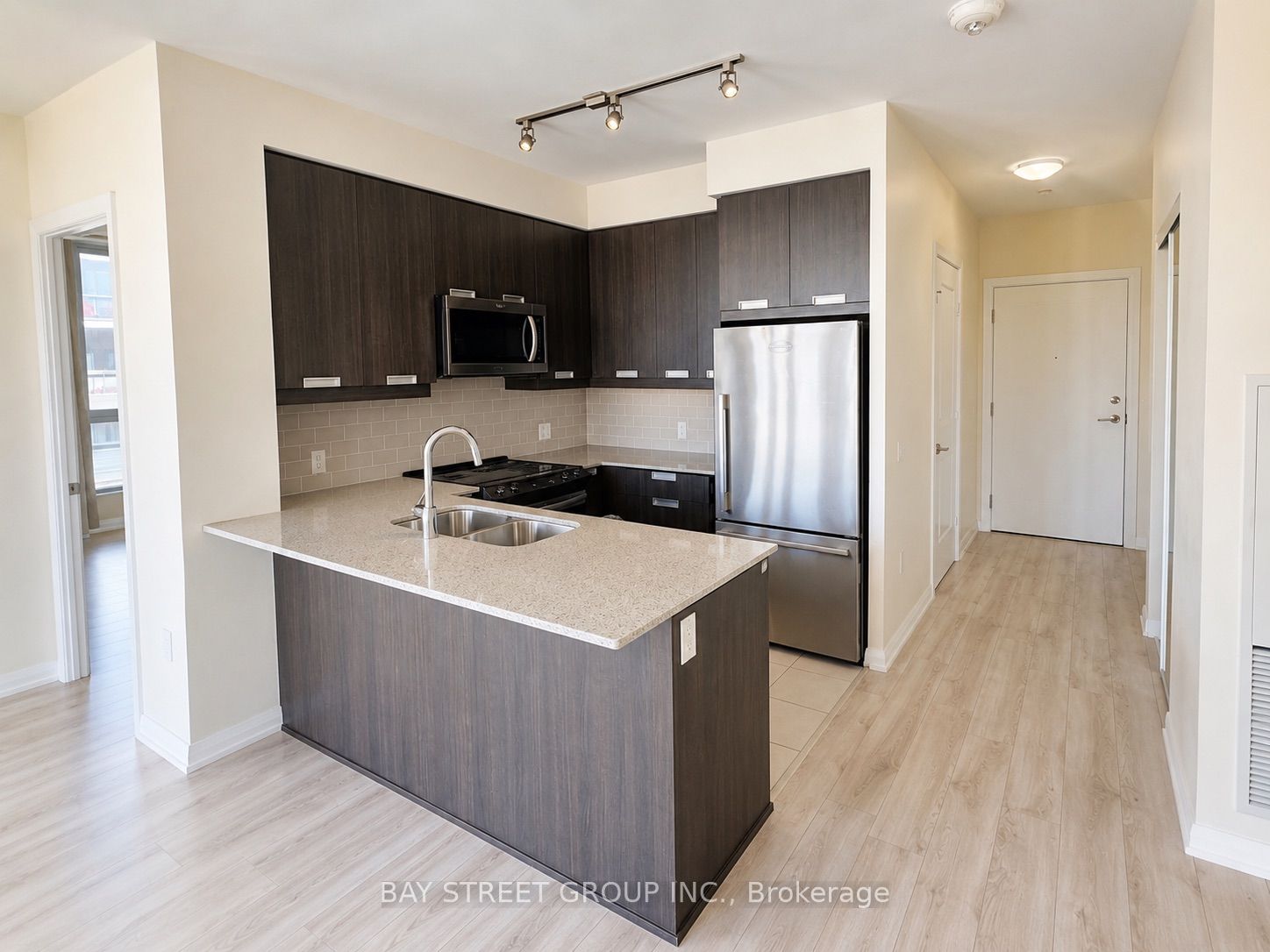 65 Watergarden Drive 302, Mississauga, ON L5R 1B2 photo 4