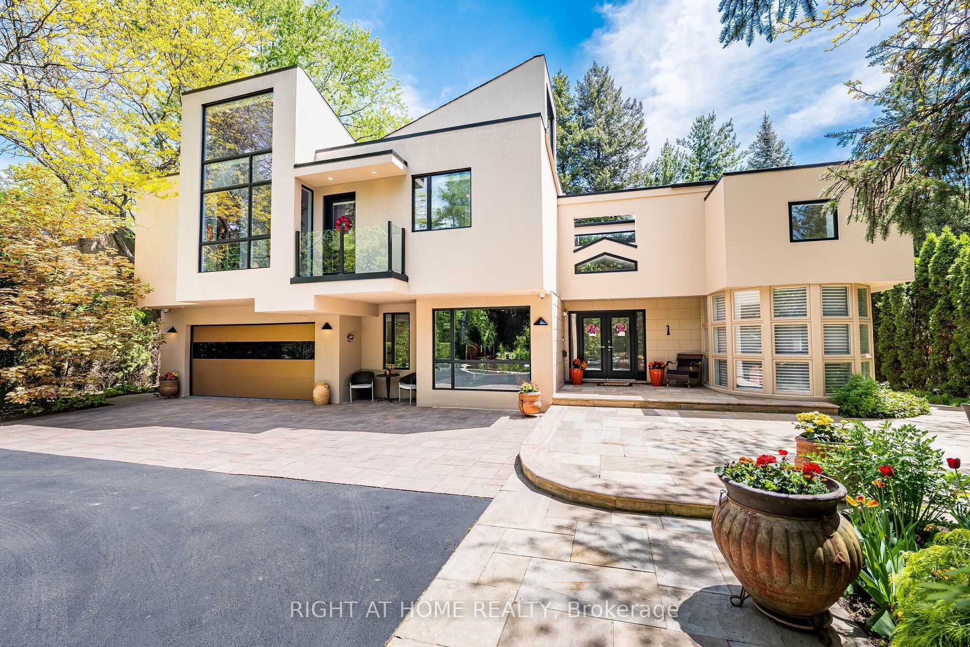 1 Friars Lane, Toronto, ON M9A 1T6