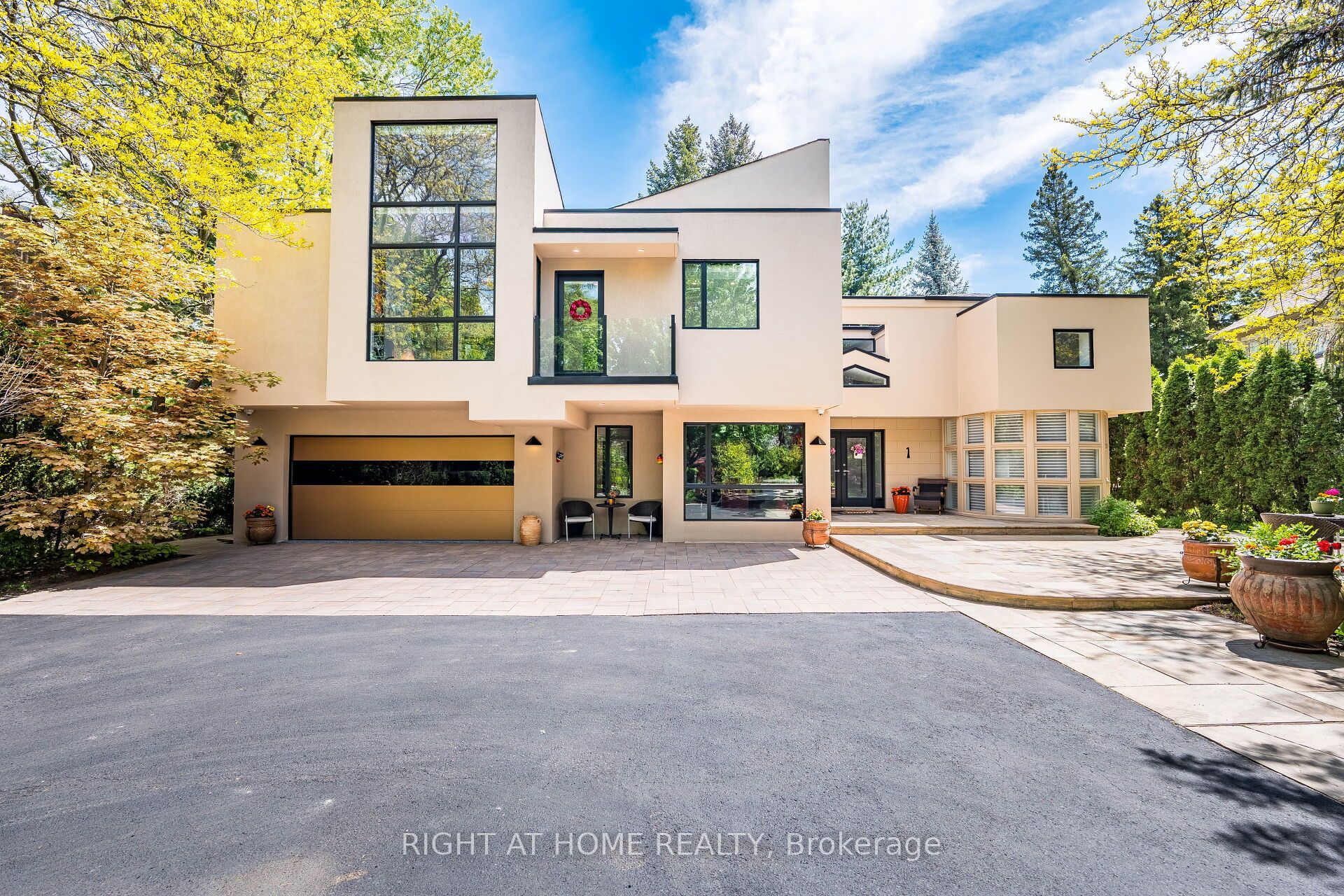 1 Friars Lane, Toronto, ON M9A 1T6 photo 2