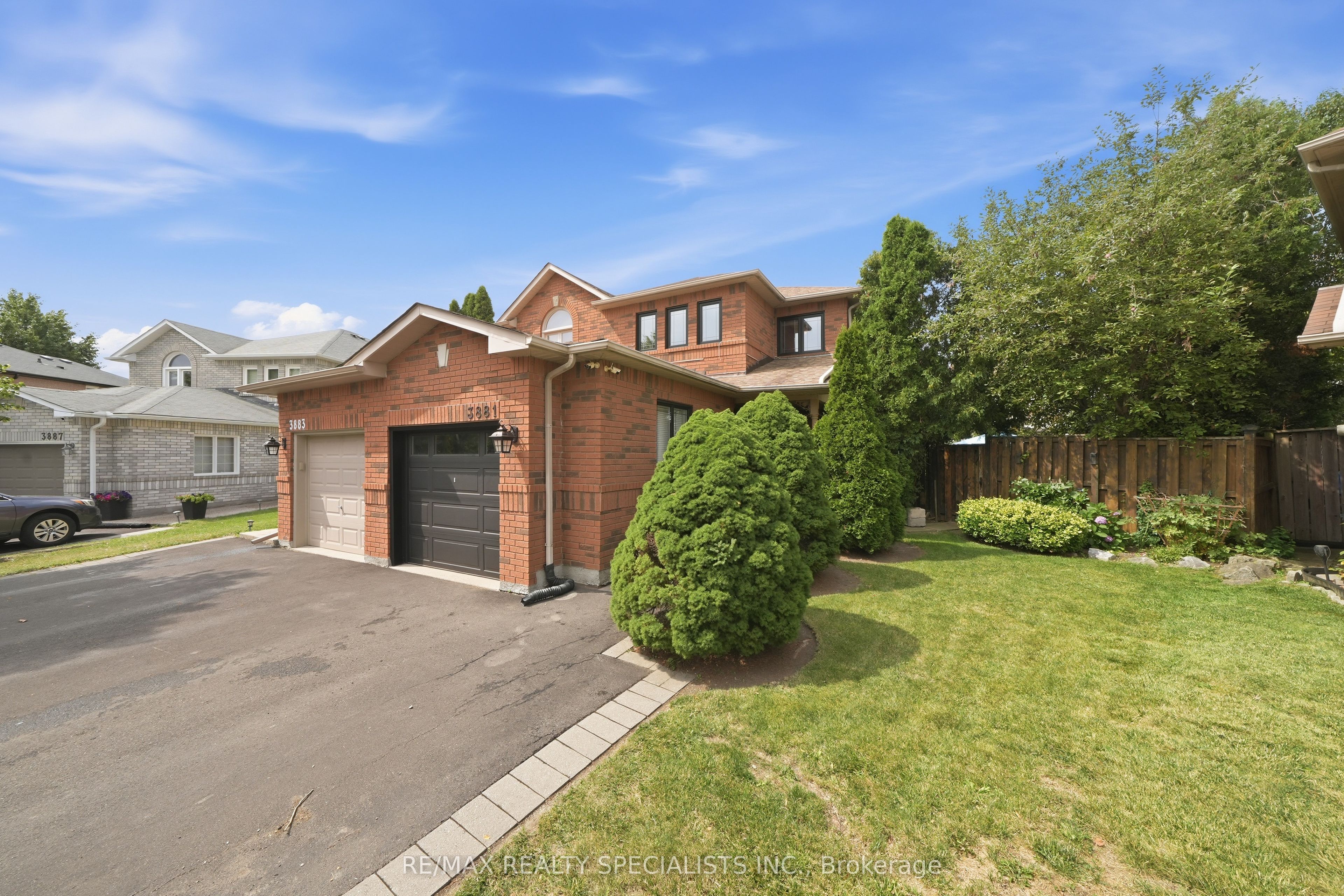 3881 Ponderosa Lane, Mississauga, ON L5N 6W4 photo 2