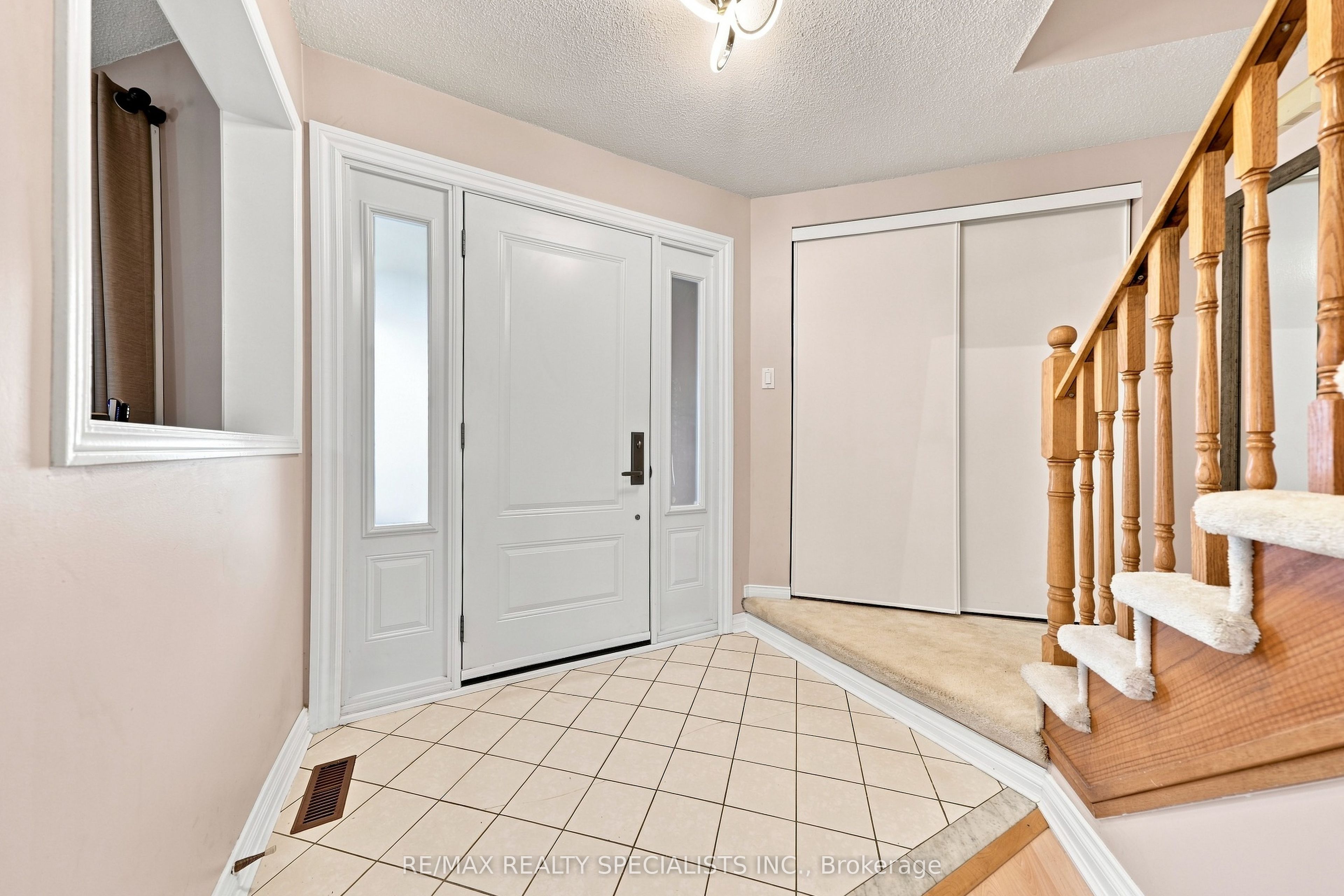 3881 Ponderosa Lane, Mississauga, ON L5N 6W4 photo 4