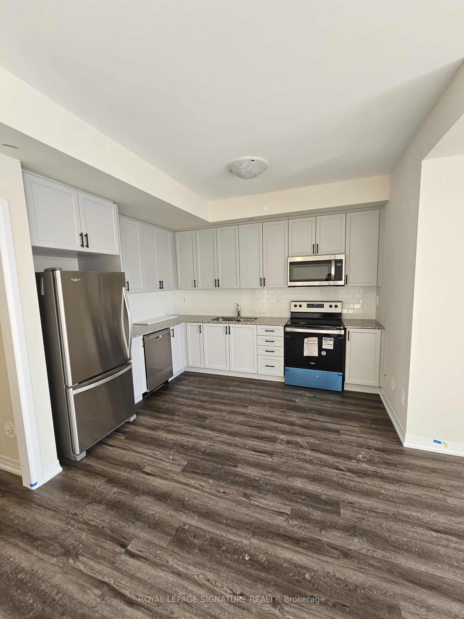 1589 Rose Way 121, Milton, ON L9E 1N4 photo 5