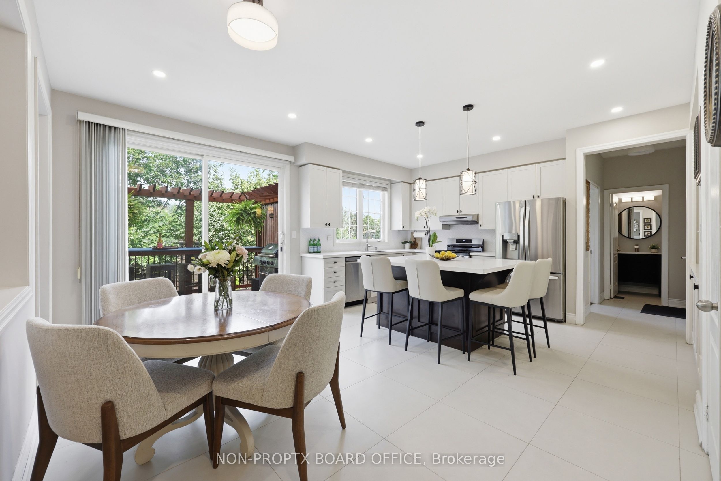 2295 Glazebrook Circle, Oakville, ON L6M 5B5