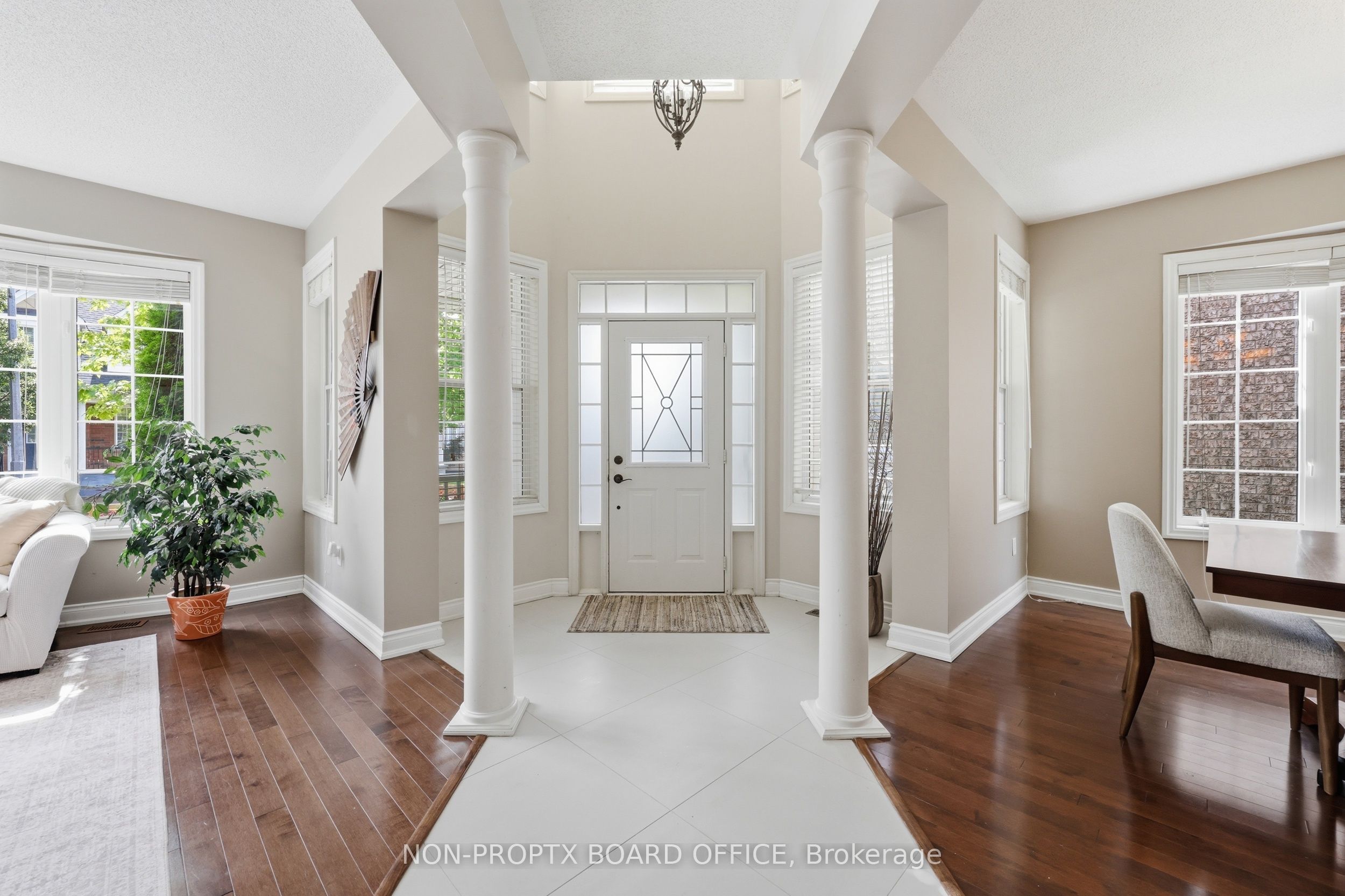 2295 Glazebrook Circle, Oakville, ON L6M 5B5 photo 3