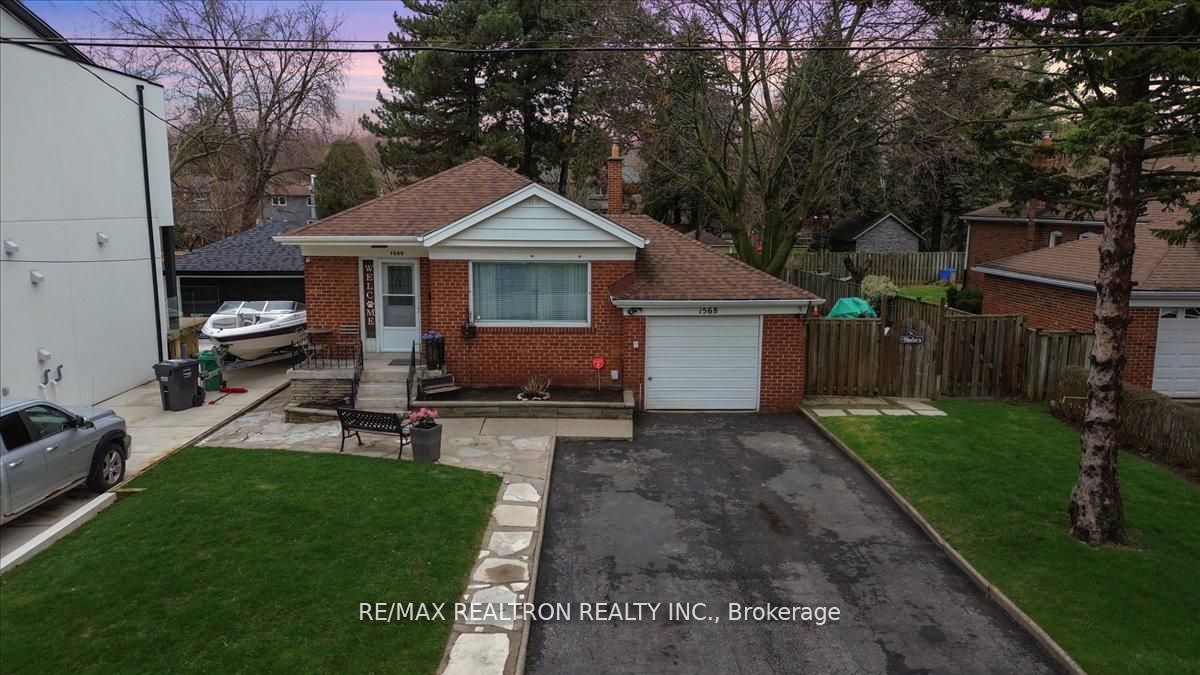 1568 Asgard Drive, Mississauga, ON L5E 2B8