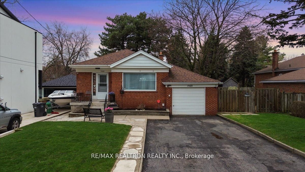 1568 Asgard Drive, Mississauga, ON L5E 2B8 photo 2