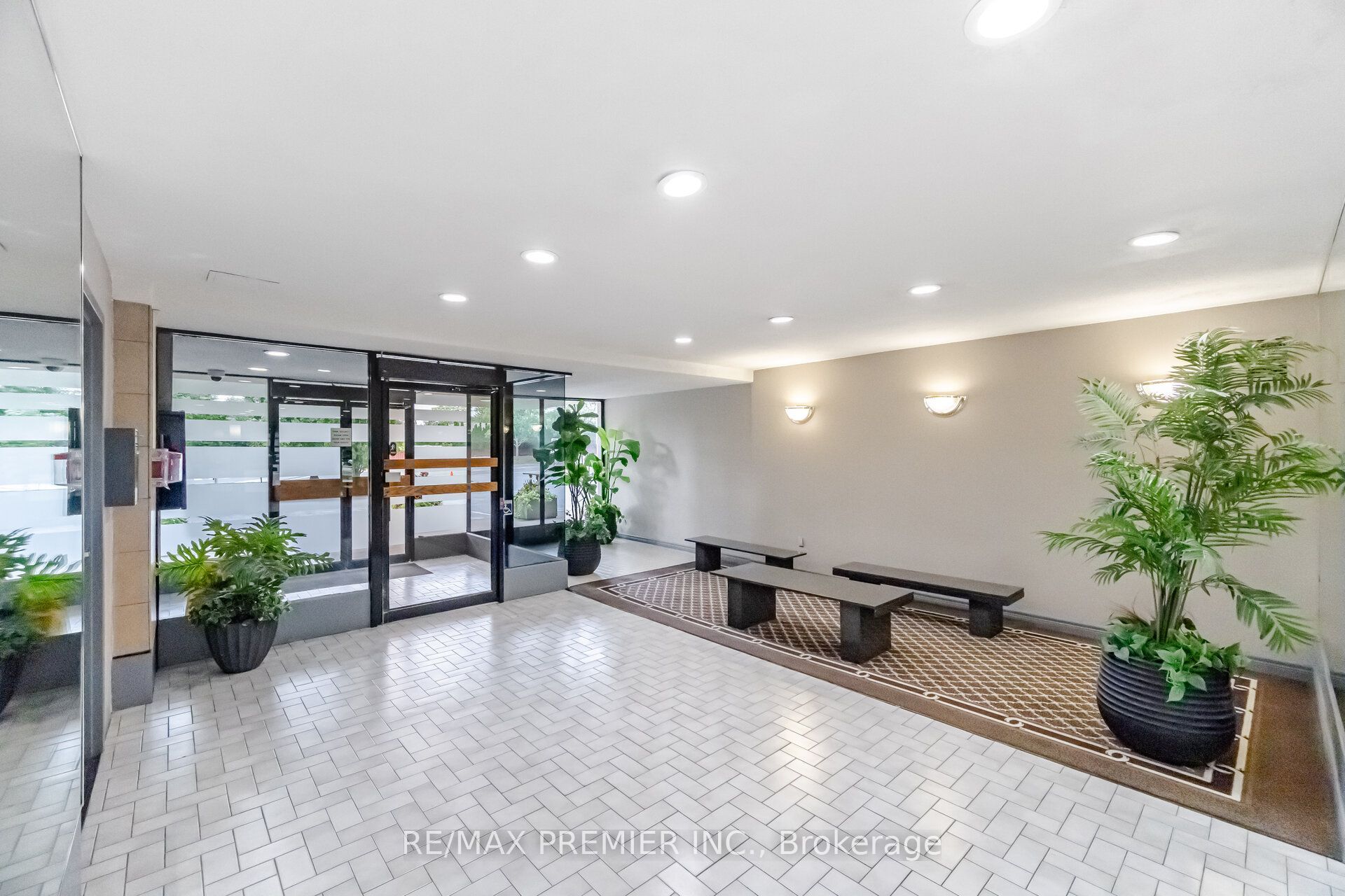 2825 Islington Avenue 406, Toronto, ON M9L 2K1 photo 5