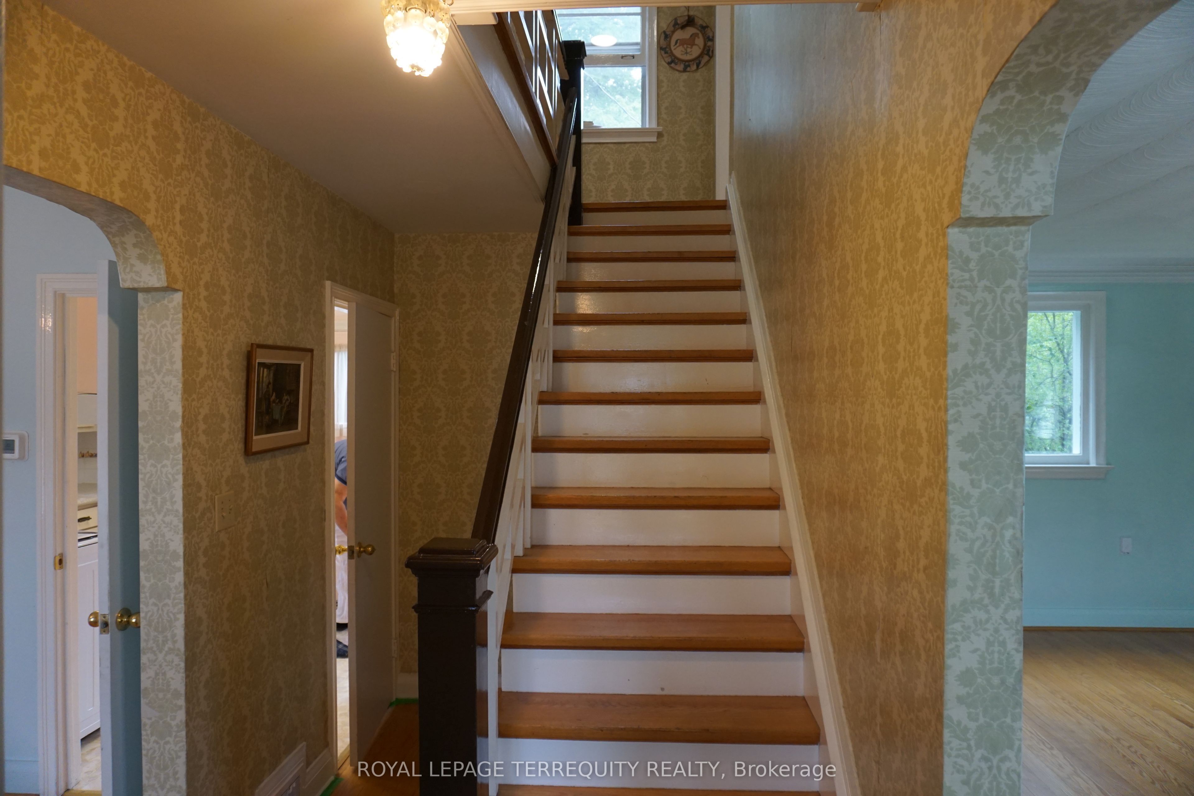 1411 ISLINGTON Avenue, Toronto, ON M9A 3K5 photo 3