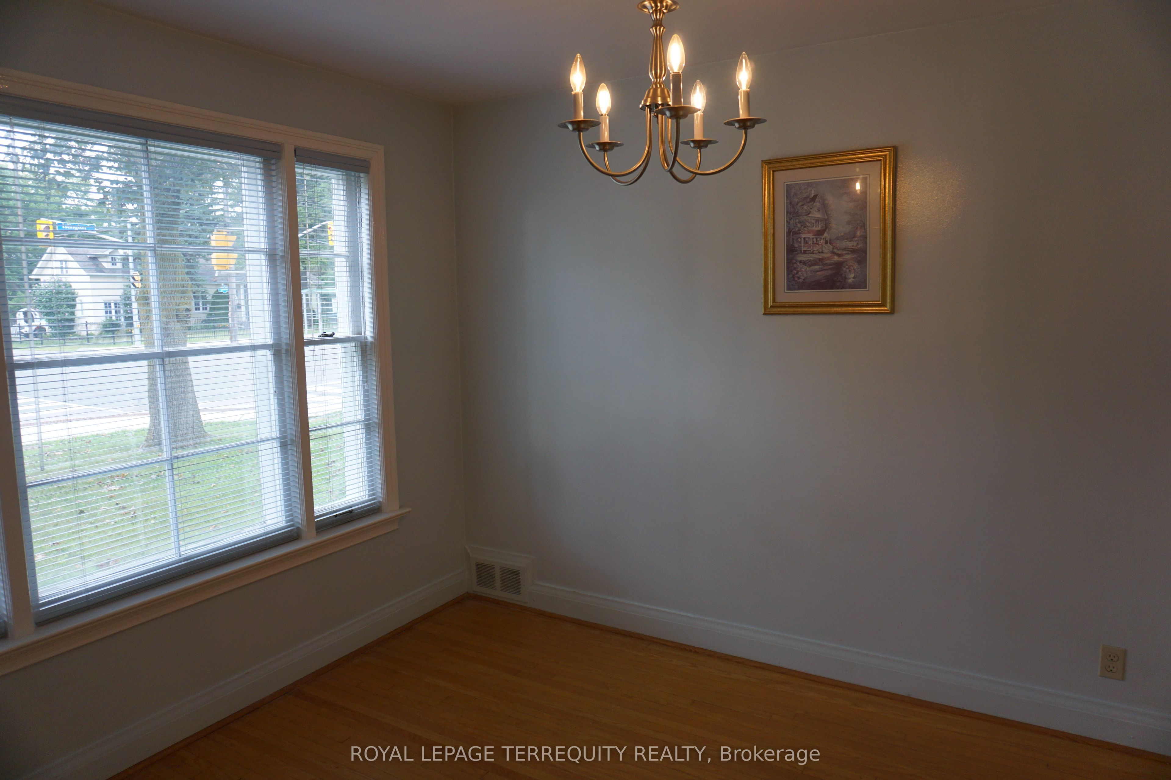 1411 ISLINGTON Avenue, Toronto, ON M9A 3K5 photo 4
