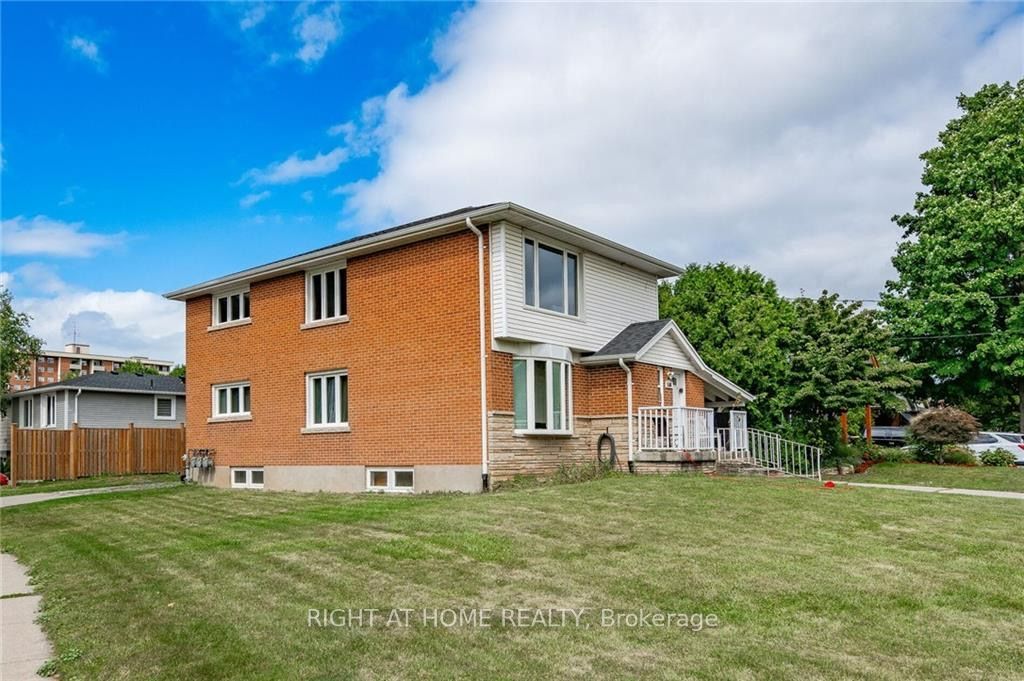 1385 Olga Drive B, Burlington, ON L7S 1L1