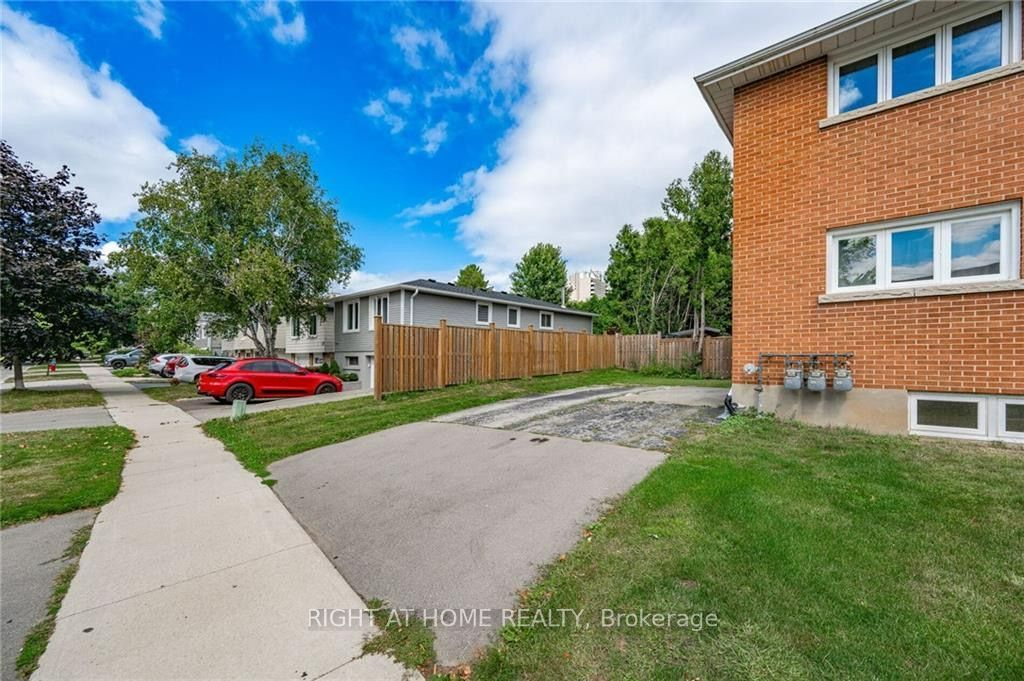 1385 Olga Drive B, Burlington, ON L7S 1L1 photo 2