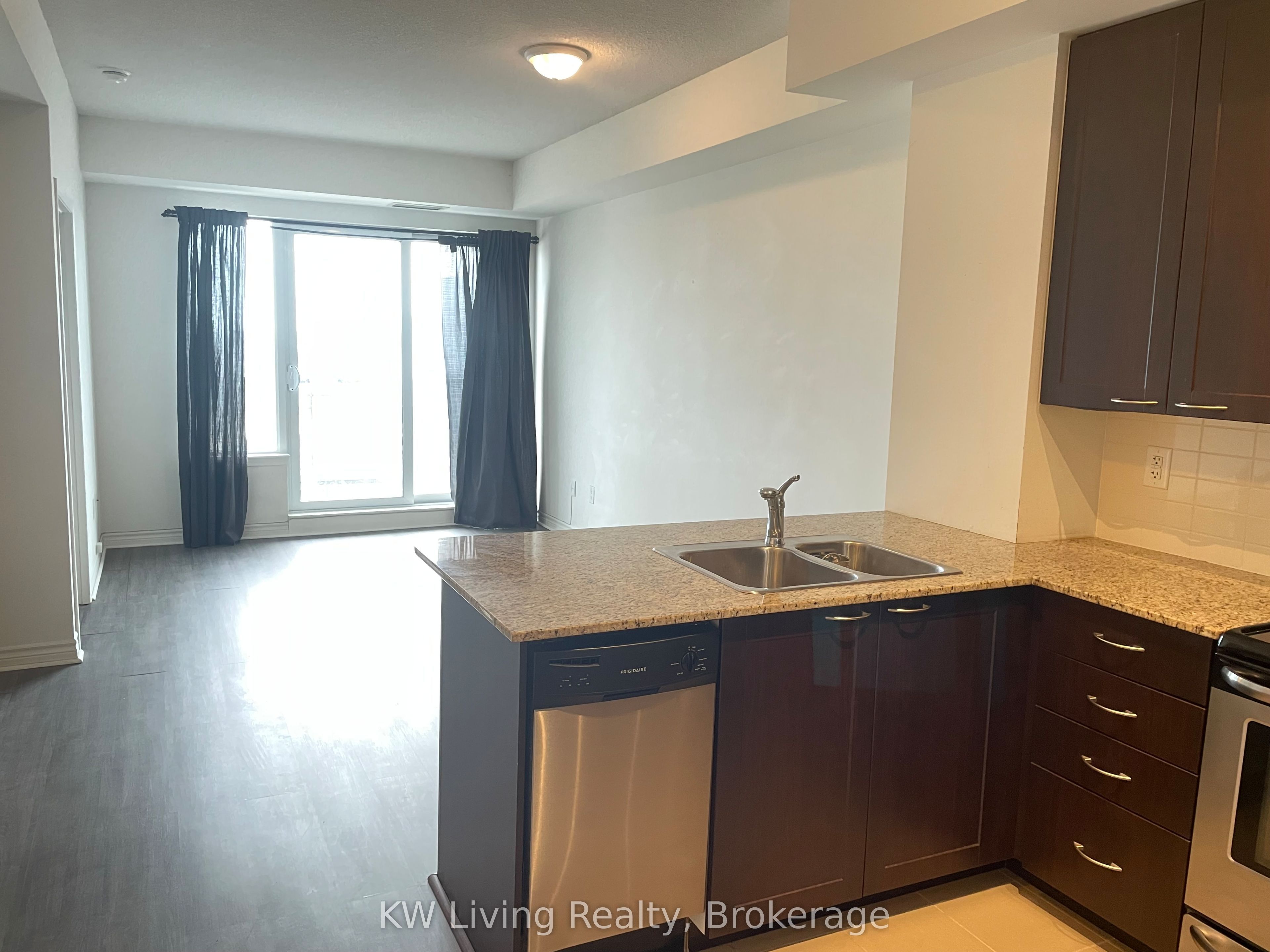 385 Prince Of Wales Drive 2403, Mississauga, ON L5B 0C6 photo 2