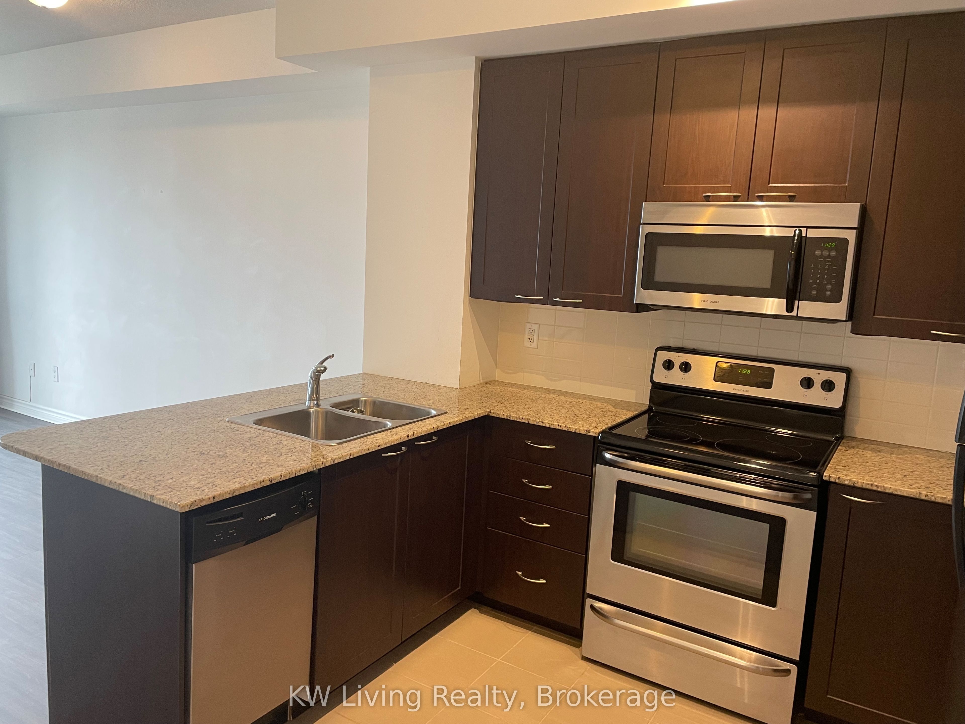 385 Prince Of Wales Drive 2403, Mississauga, ON L5B 0C6 photo 3