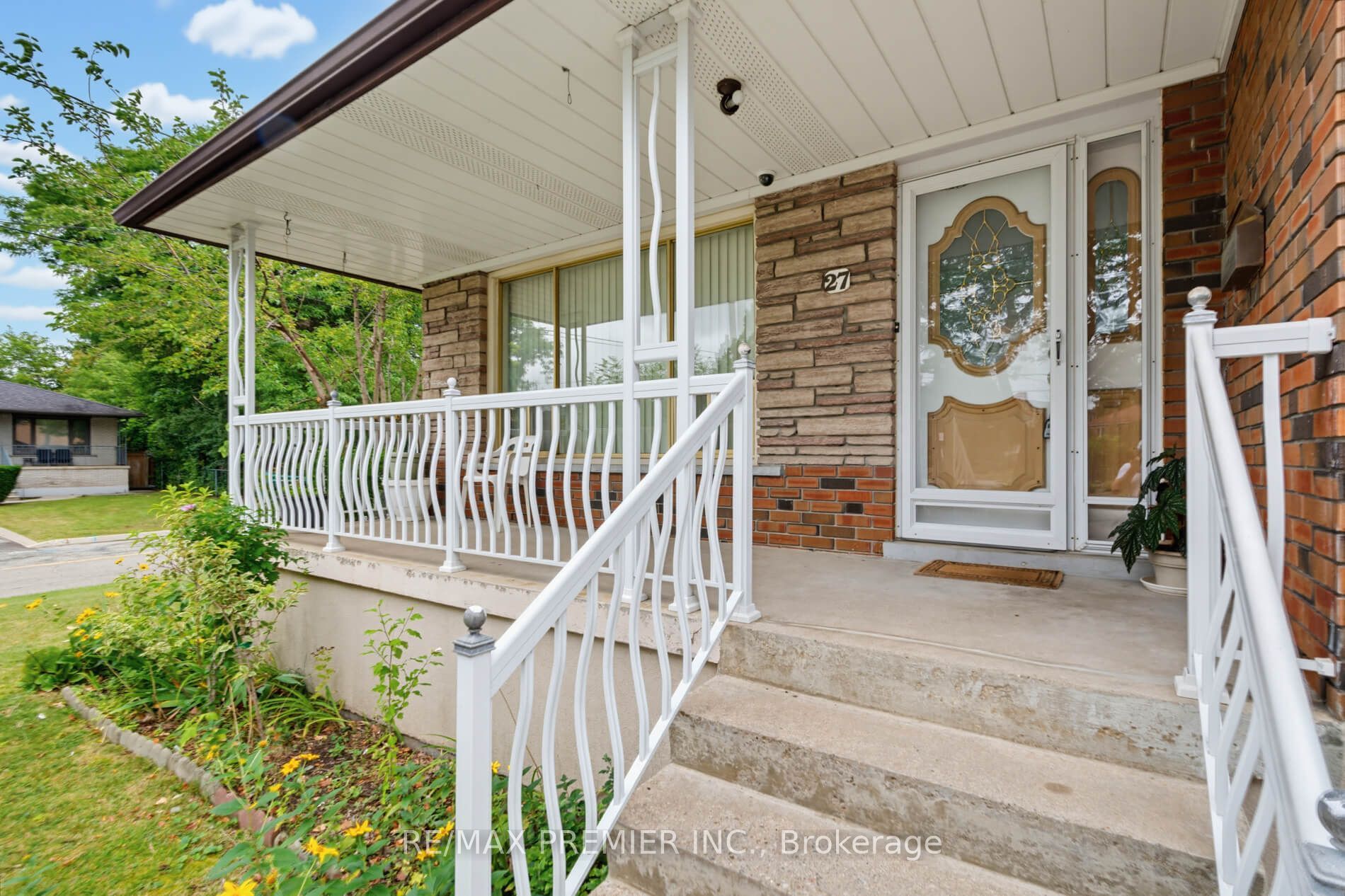 27 Whitfield Avenue, Toronto, ON M9L 1G2 photo 2