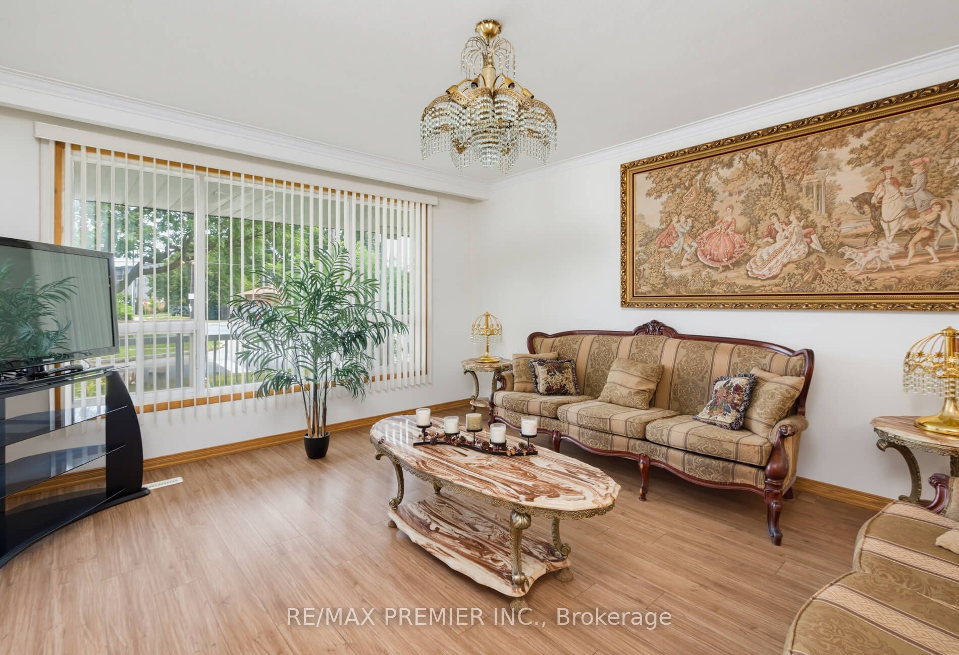 27 Whitfield Avenue, Toronto, ON M9L 1G2 photo 4