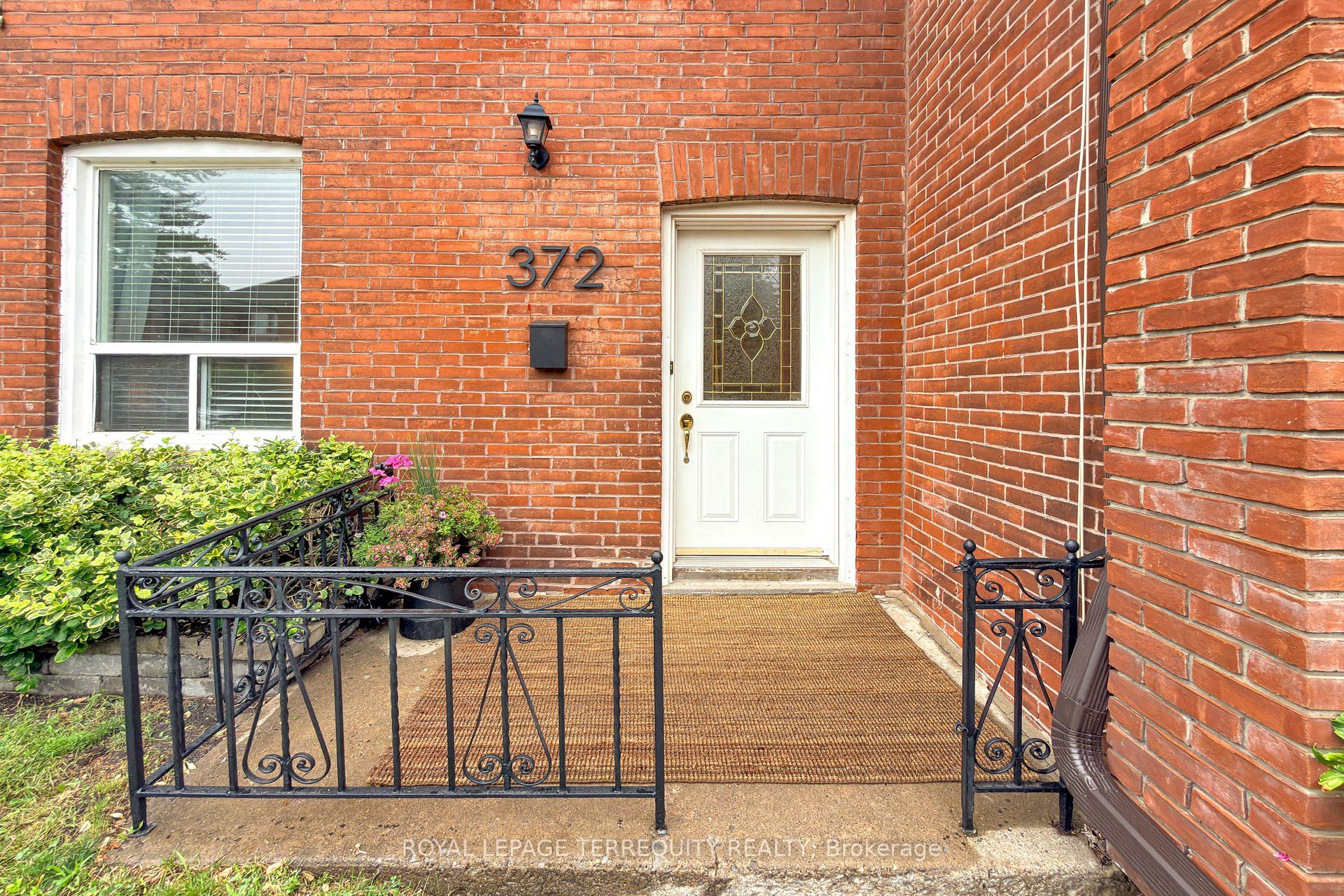 372 St Johns Road, Toronto, ON M6S 2K8 photo 2