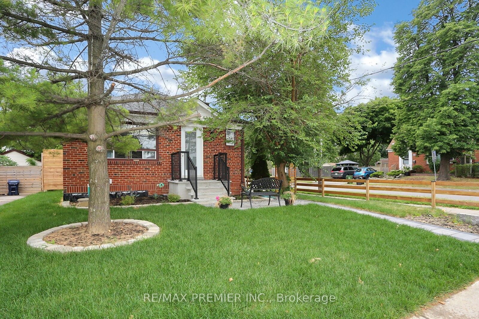 37 Silvercrest Avenue Upper, Toronto, ON M8W 2S3 photo 2