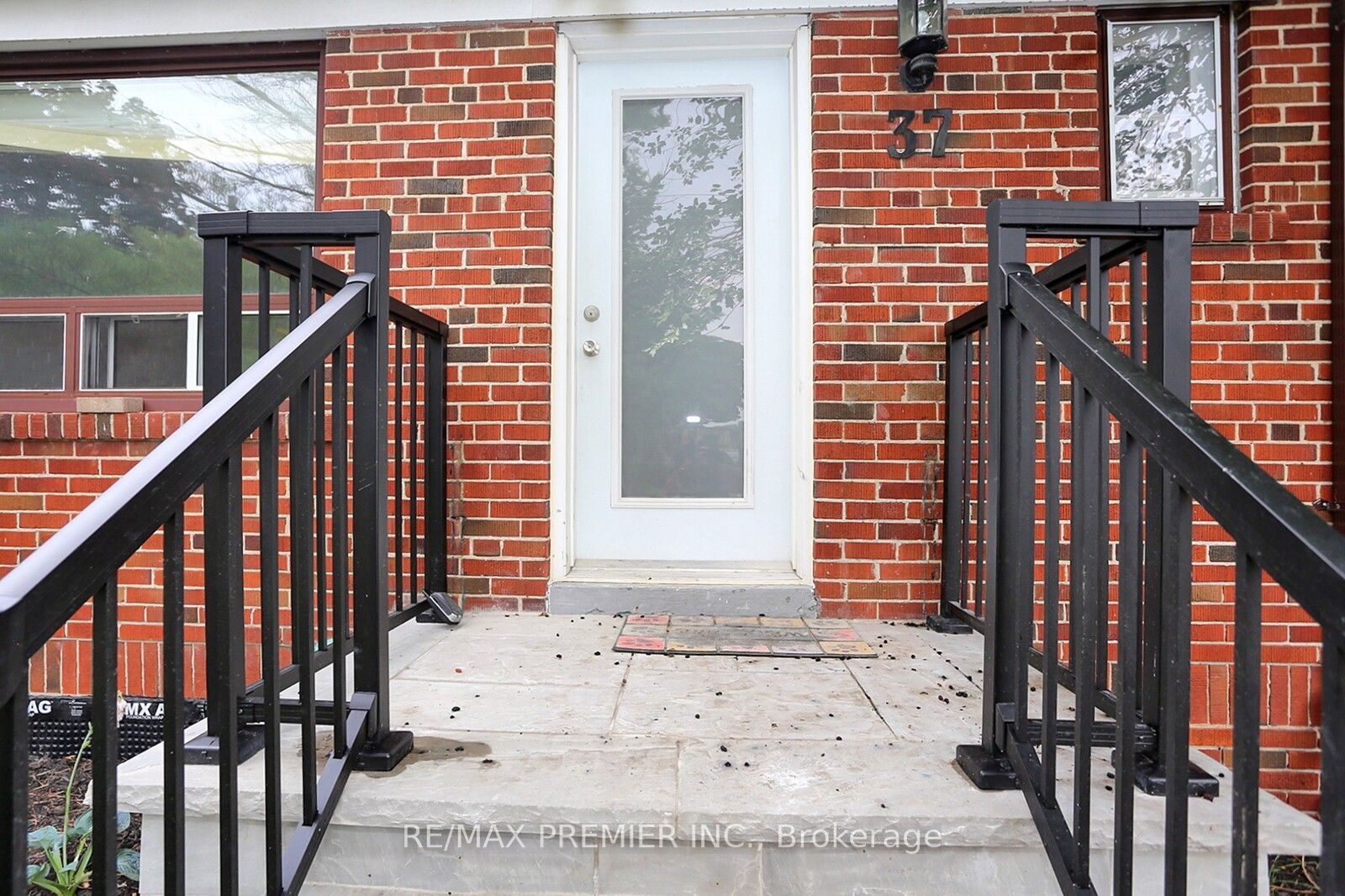37 Silvercrest Avenue Upper, Toronto, ON M8W 2S3 photo 3