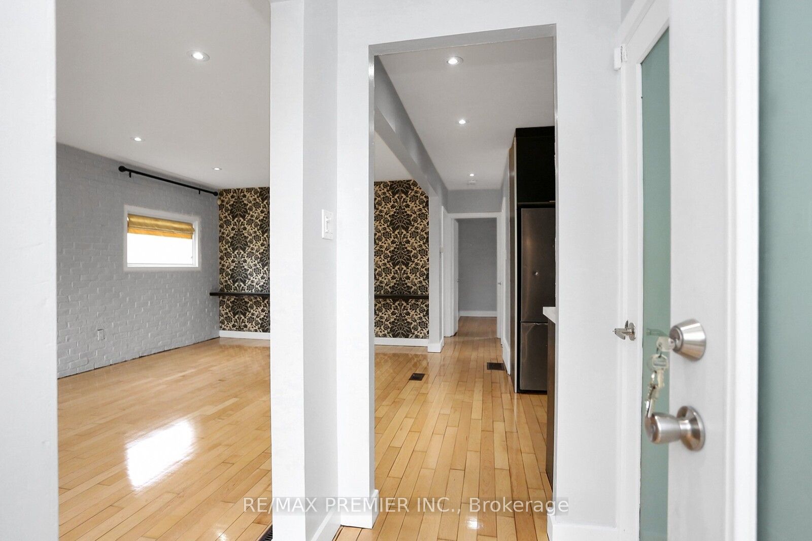 37 Silvercrest Avenue Upper, Toronto, ON M8W 2S3 photo 4