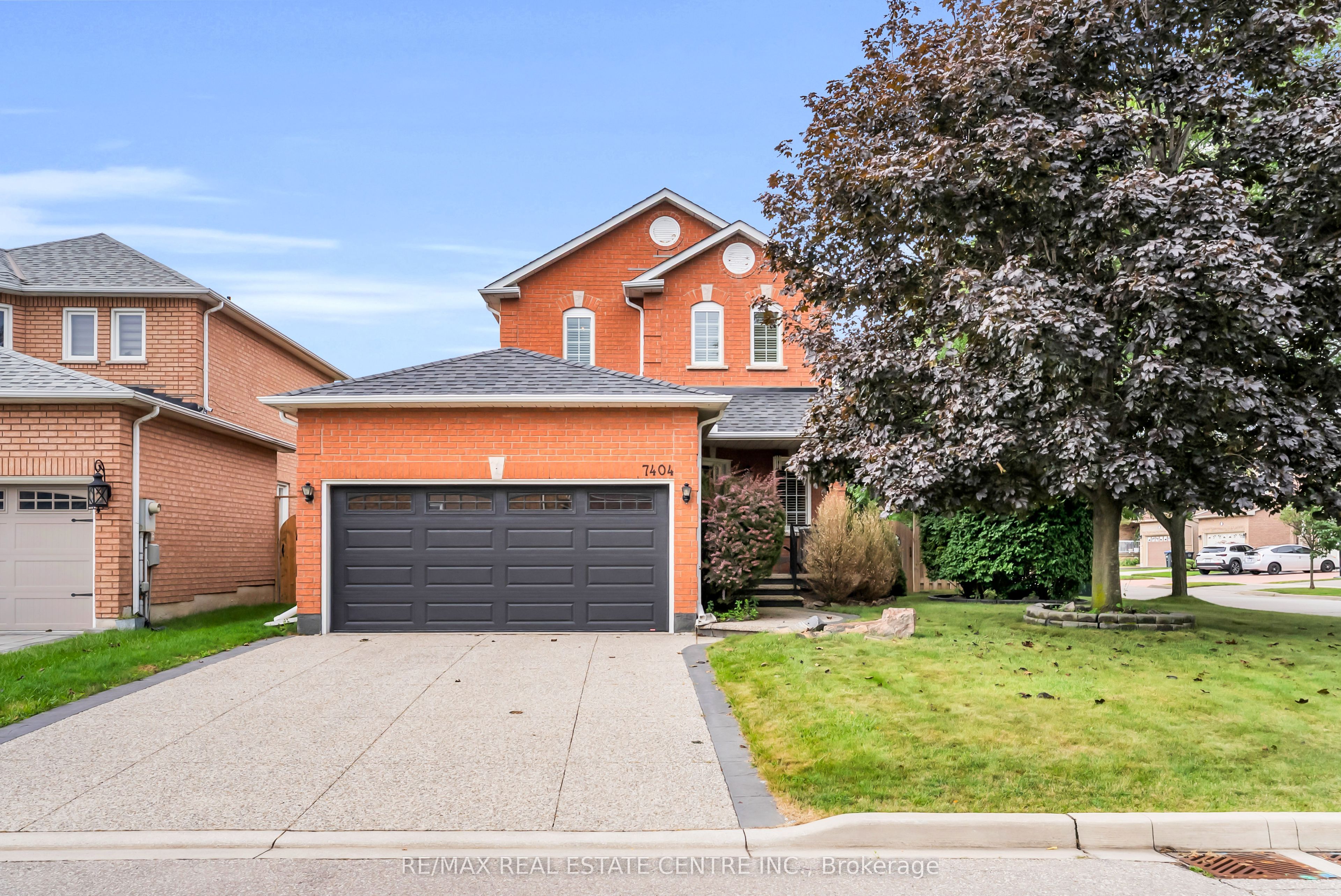 7404 Davemark Court, Mississauga, ON L5N 7P3 photo 2