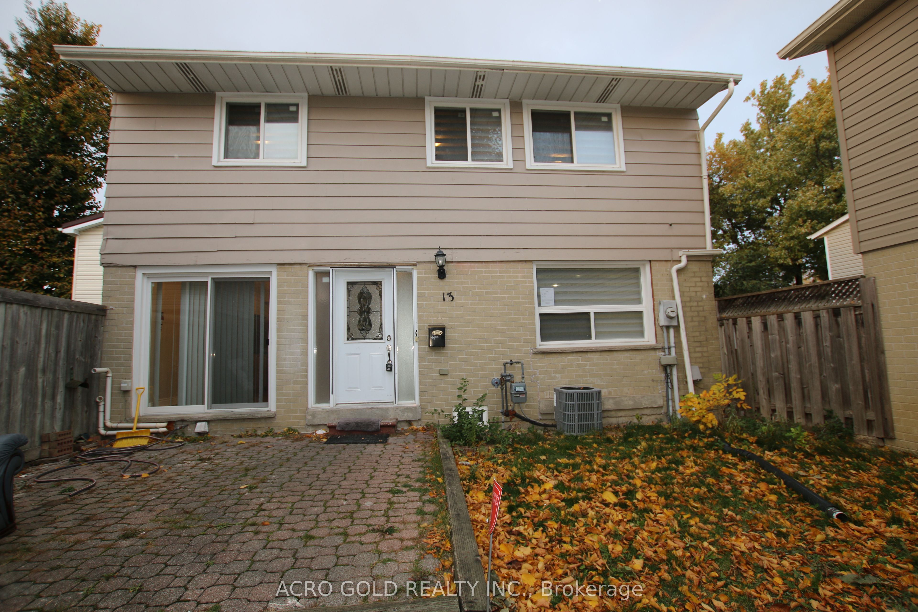 13 Hillgate Drive, Brampton, ON L6S 1P9 photo 2