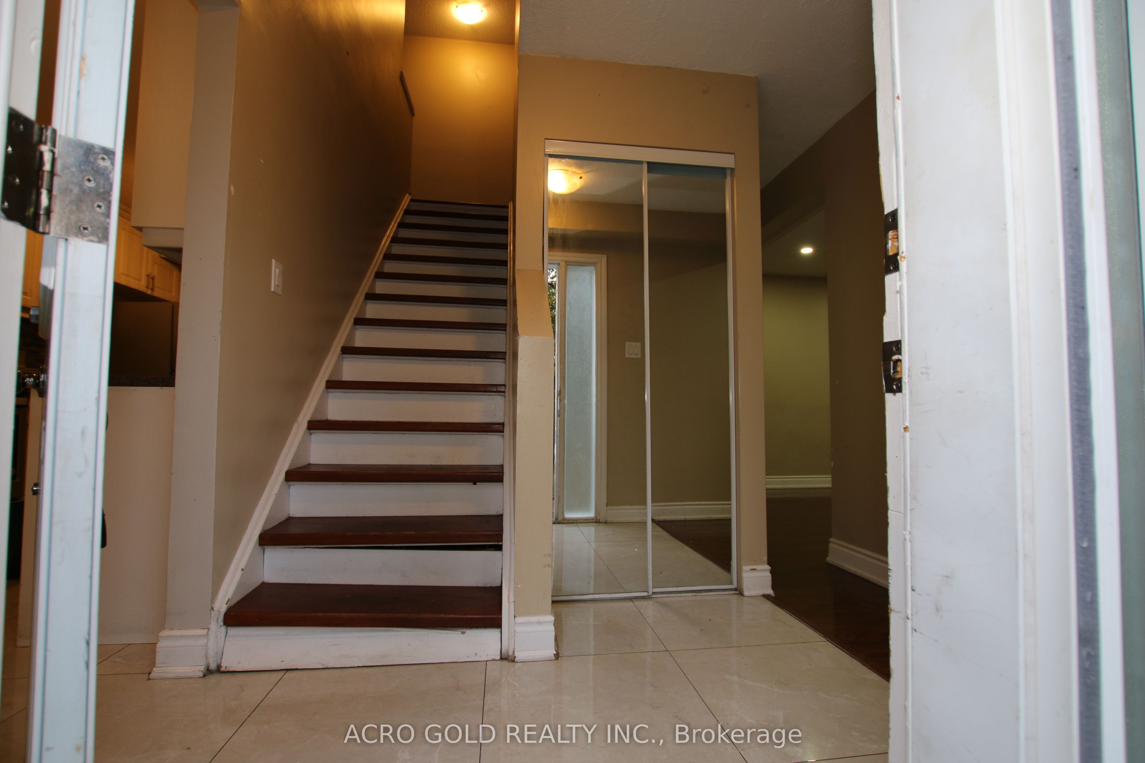 13 Hillgate Drive, Brampton, ON L6S 1P9 photo 3