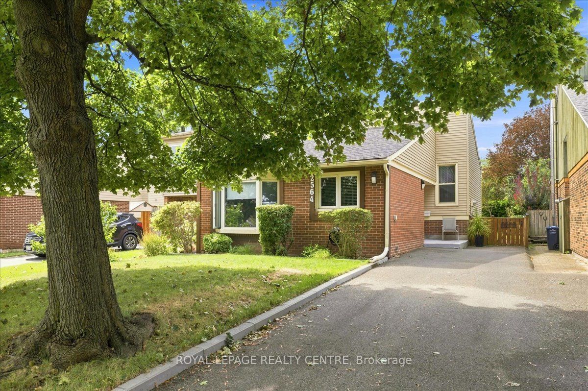 2564 Mainroyal Street, Mississauga, ON L5L 1C9 photo 2