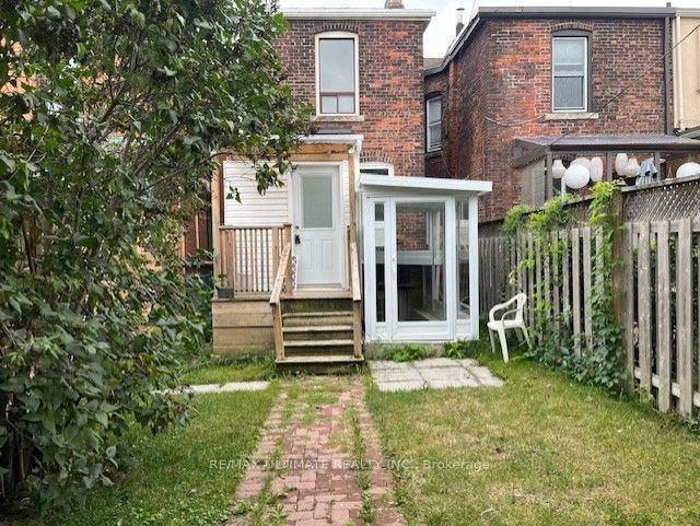 10 Hibernia Avenue Lower, Toronto, ON M6N 1E5