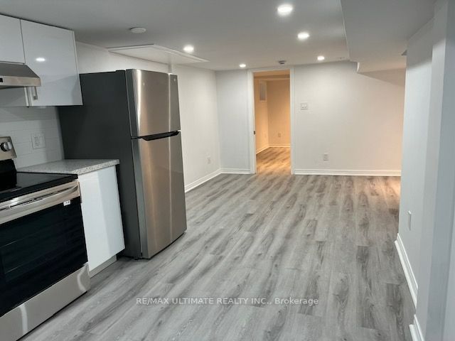 10 Hibernia Avenue Lower, Toronto, ON M6N 1E5 photo 4