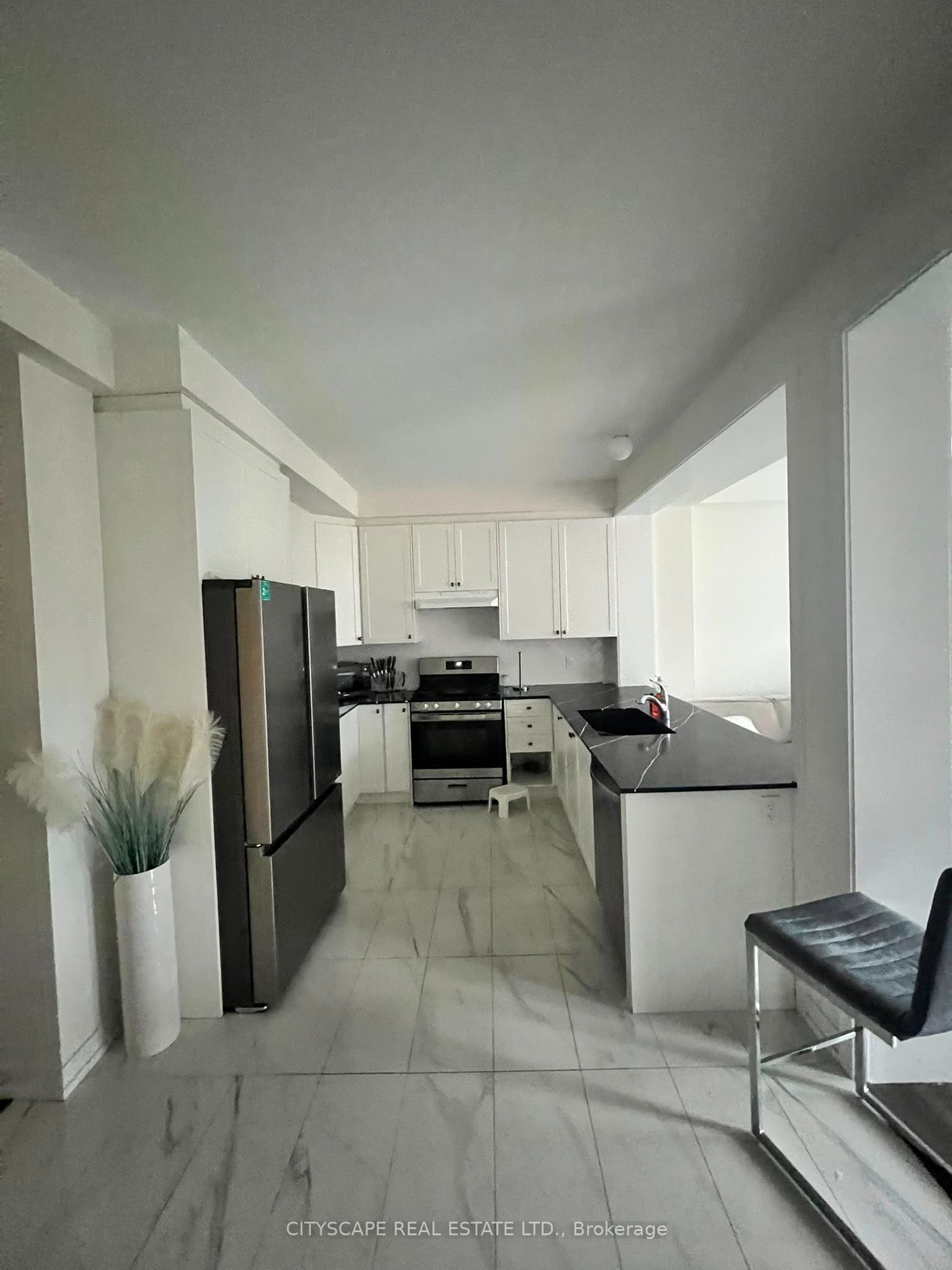 1470 Rose Way, Milton, ON L9E 1V7 photo 3