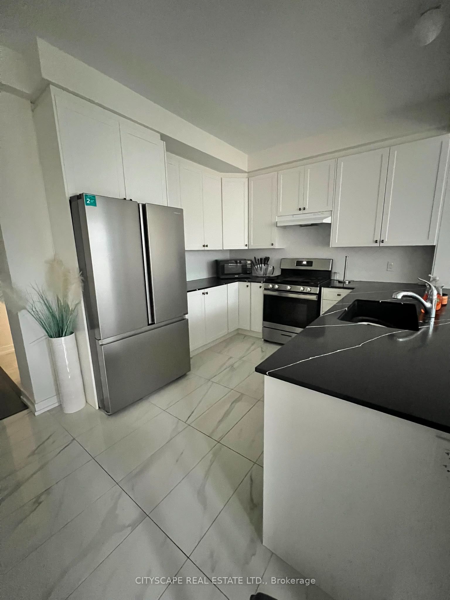1470 Rose Way, Milton, ON L9E 1V7 photo 4