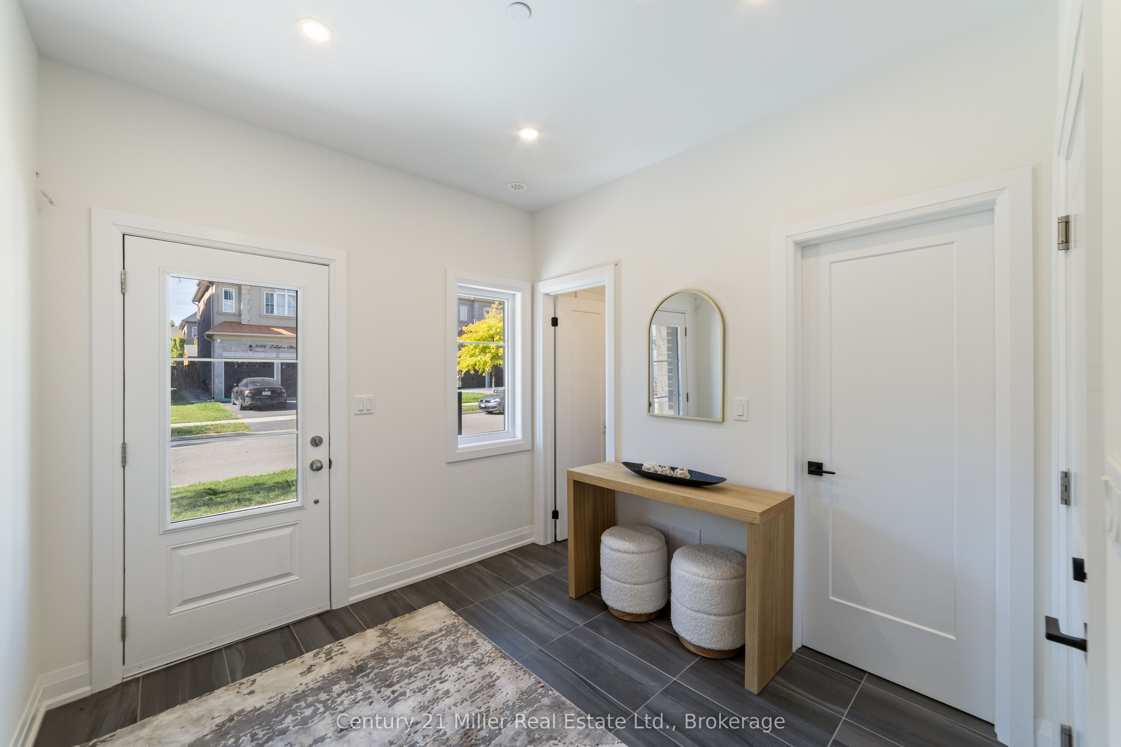 2123 Lillykin Street 3, Oakville, ON L6H 0J7 photo 2