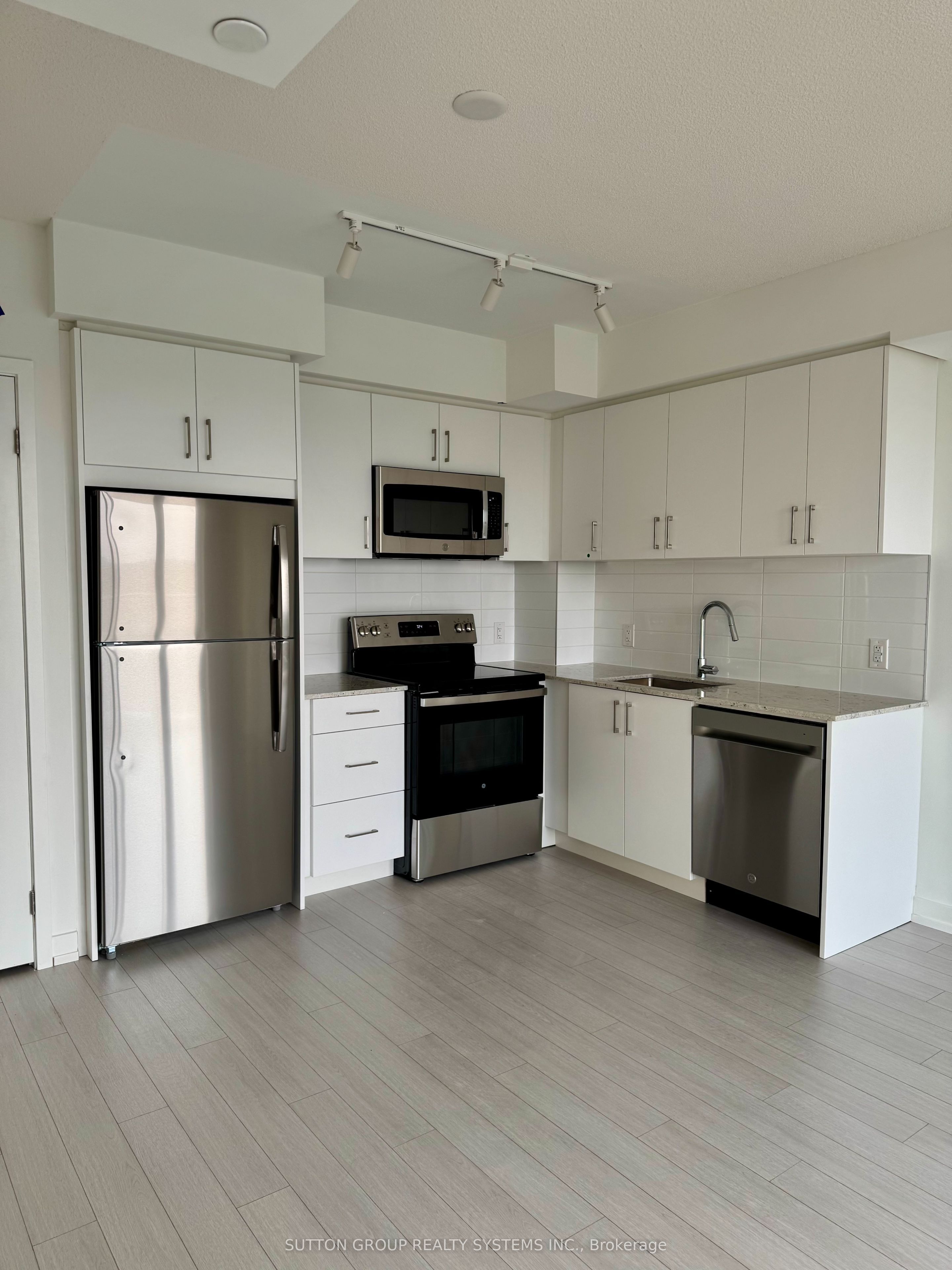 4010 Eglinton Avenue W 1203, Toronto, ON M9A 0G5 photo 3