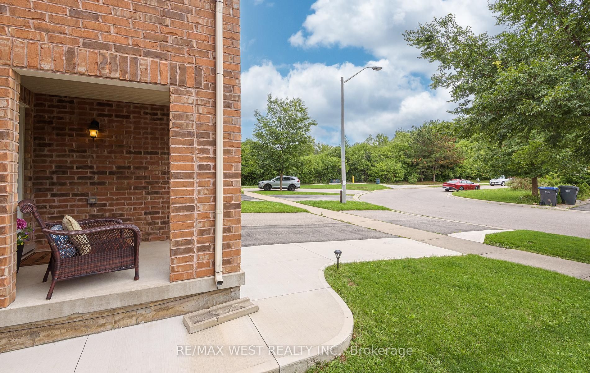 95 McCleave Crescent, Brampton, ON L6Y 4Y9 photo 5