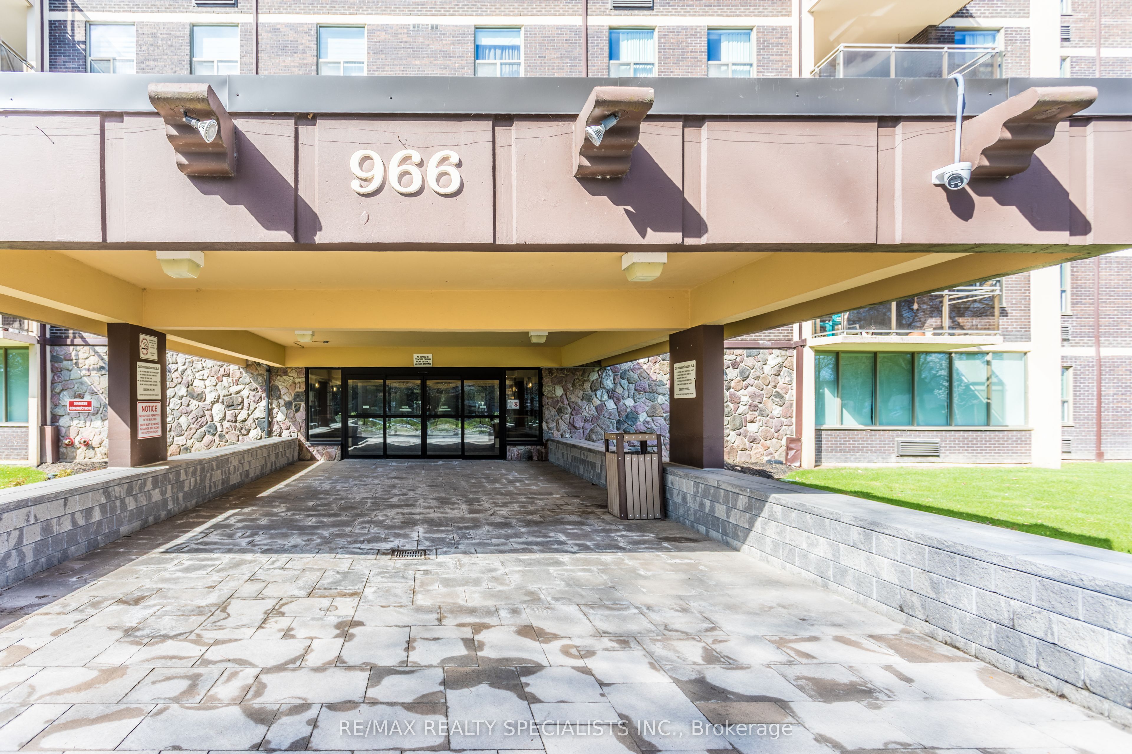 966 Inverhouse Drive 410, Mississauga, ON L5J 4B6 photo 2