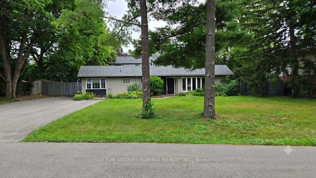 1065 Bomorda Drive, Oakville, ON L6H 1Y3