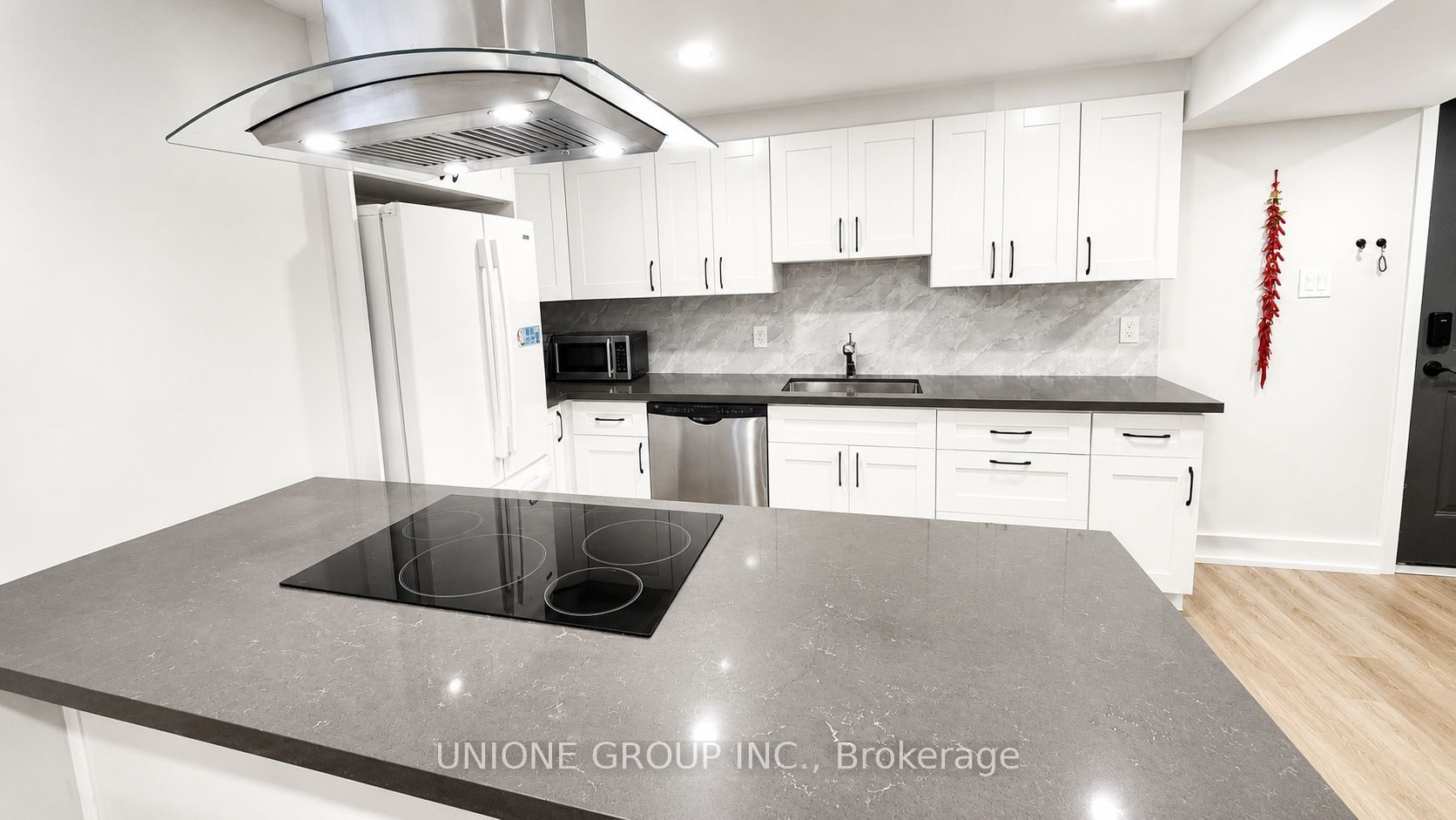 Lower 302 Leacock Avenue, Oakville, ON L6H 5J2 photo 4