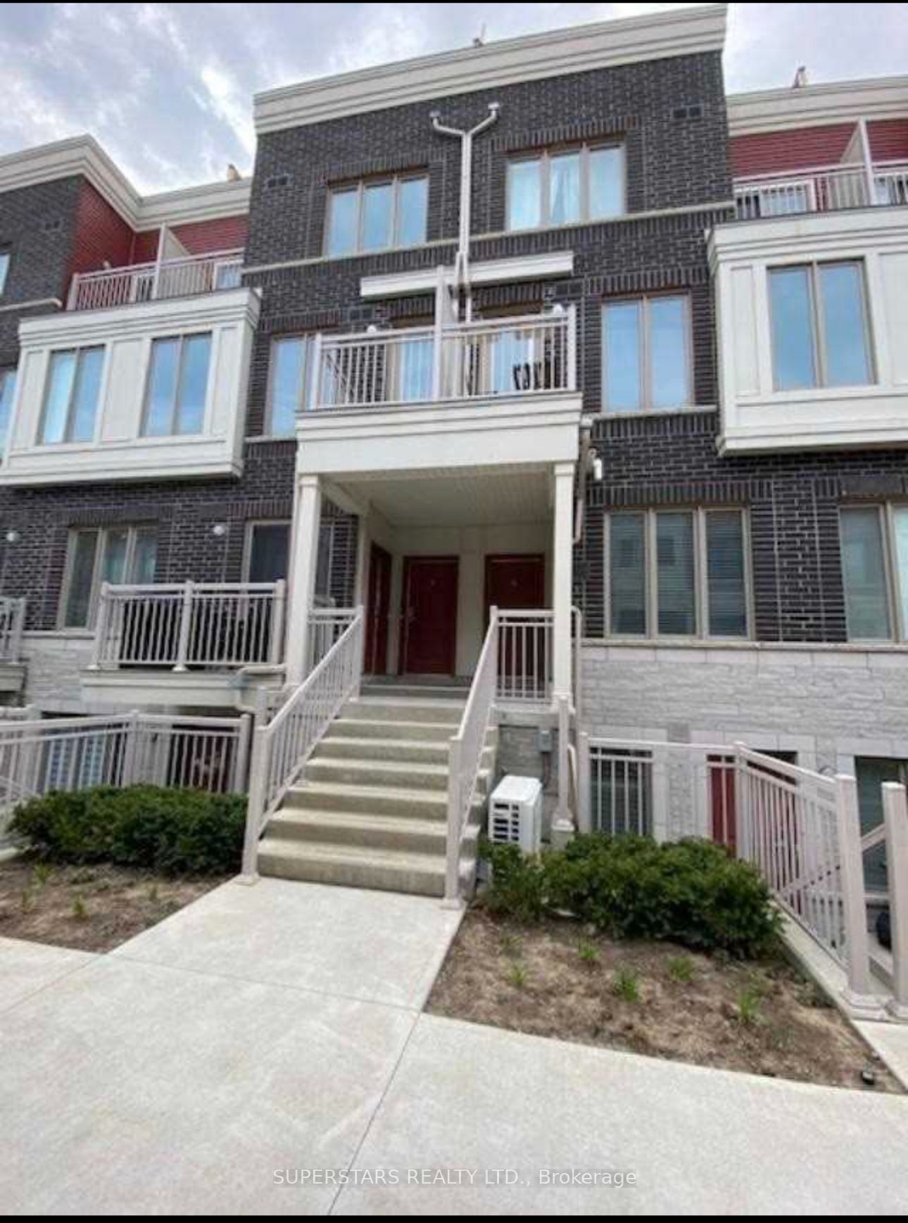 90 Eastwwod Park Gardens, Toronto, ON M8W 0B2