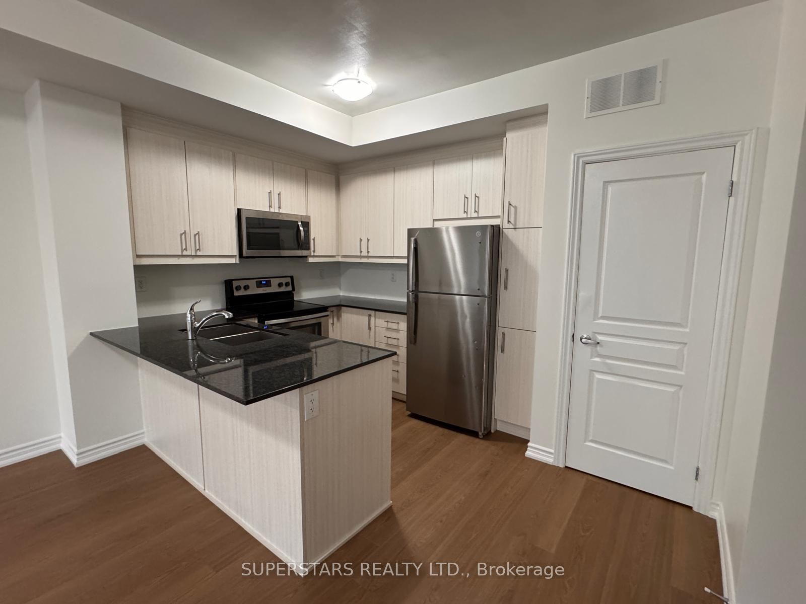 90 Eastwwod Park Gardens, Toronto, ON M8W 0B2 photo 3