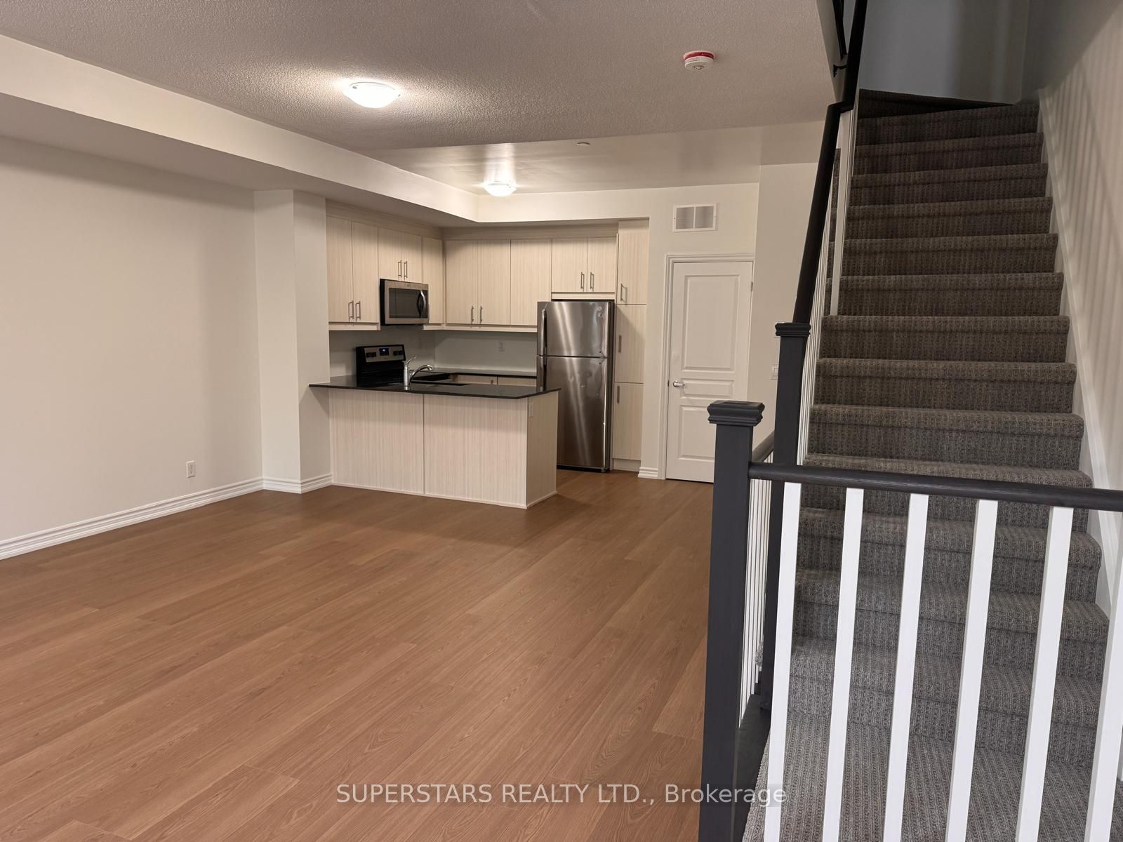90 Eastwwod Park Gardens, Toronto, ON M8W 0B2 photo 4