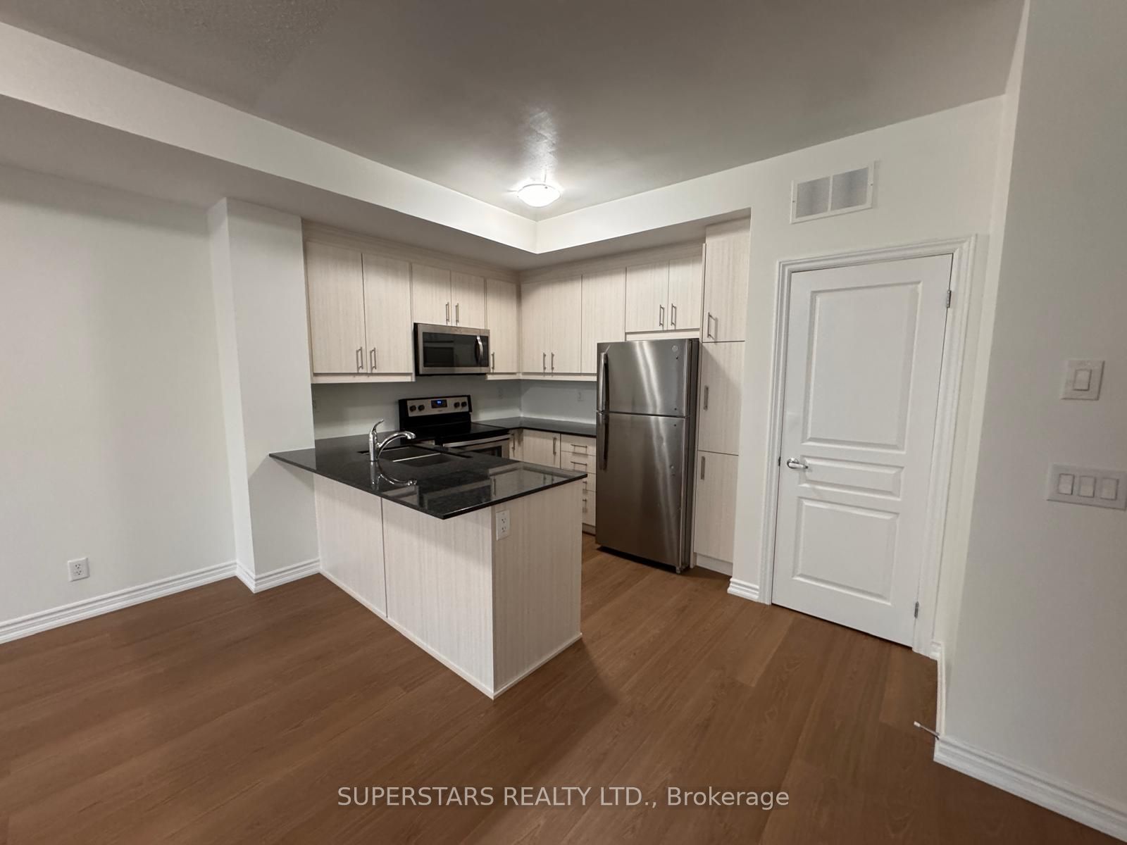 90 Eastwwod Park Gardens, Toronto, ON M8W 0B2 photo 5