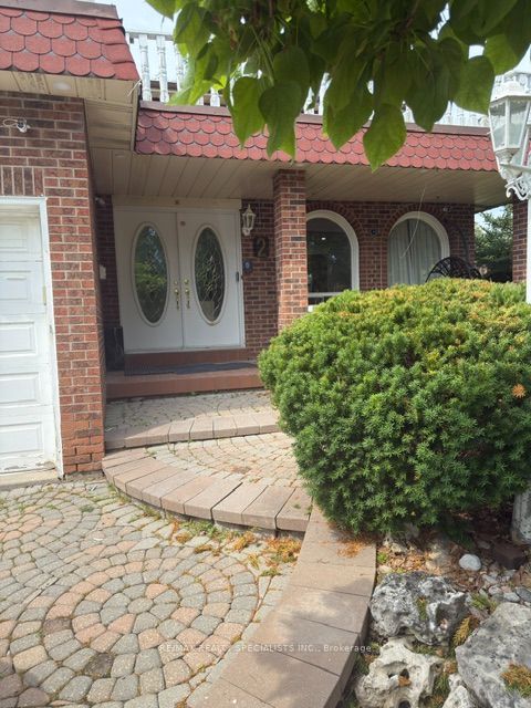 2 Pepperwood Place (Main & Upper), Brampton, ON L6S 3R9