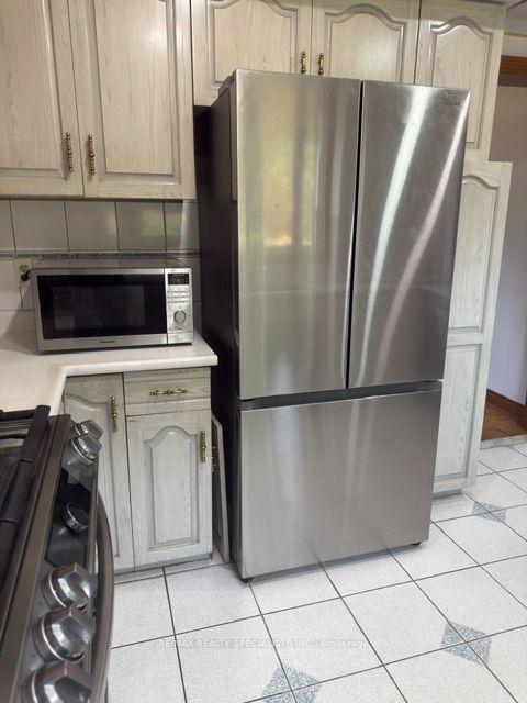 2 Pepperwood Place (Main & Upper), Brampton, ON L6S 3R9 photo 5