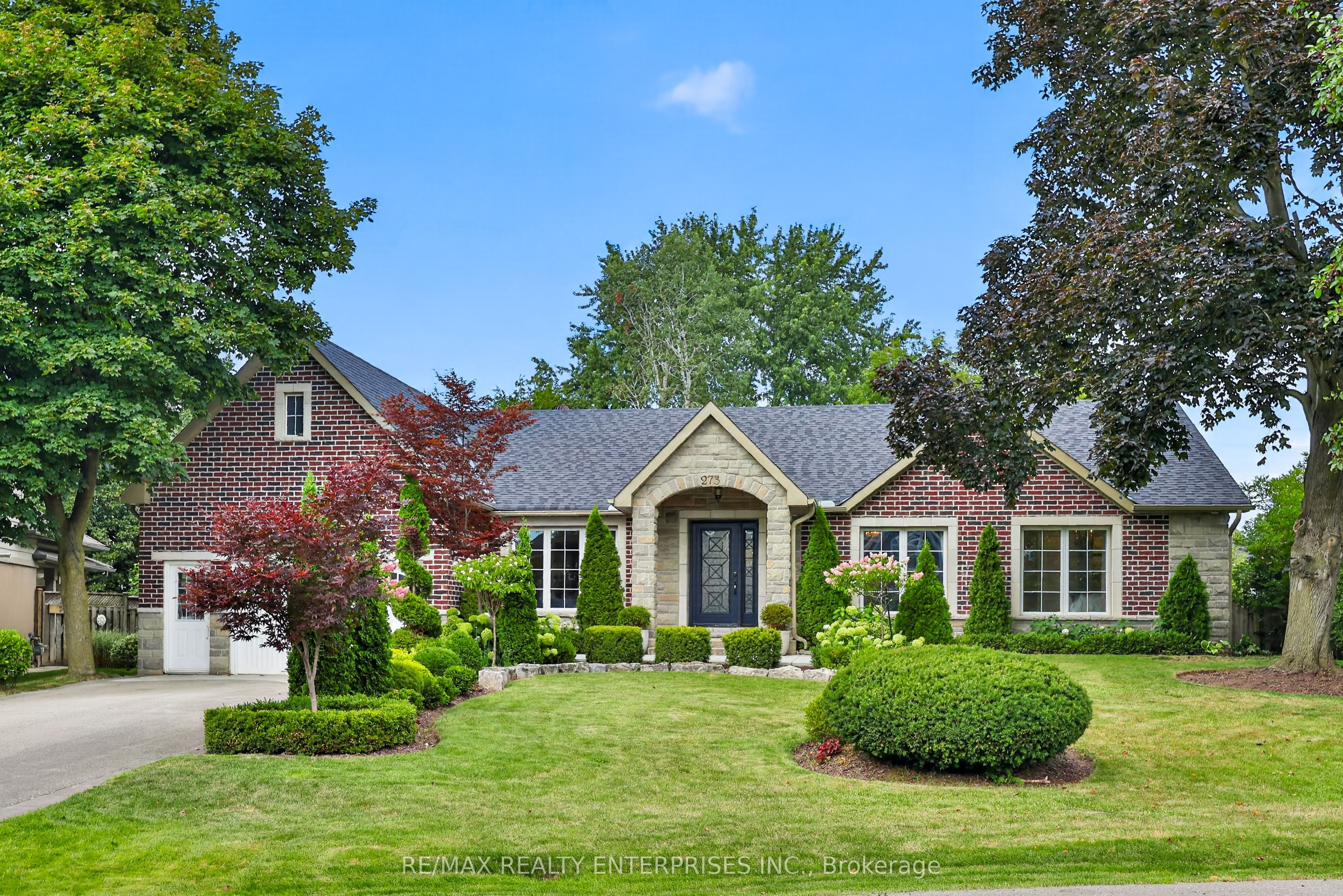 273 Savoy Crescent, Oakville, ON L6L 1Y2