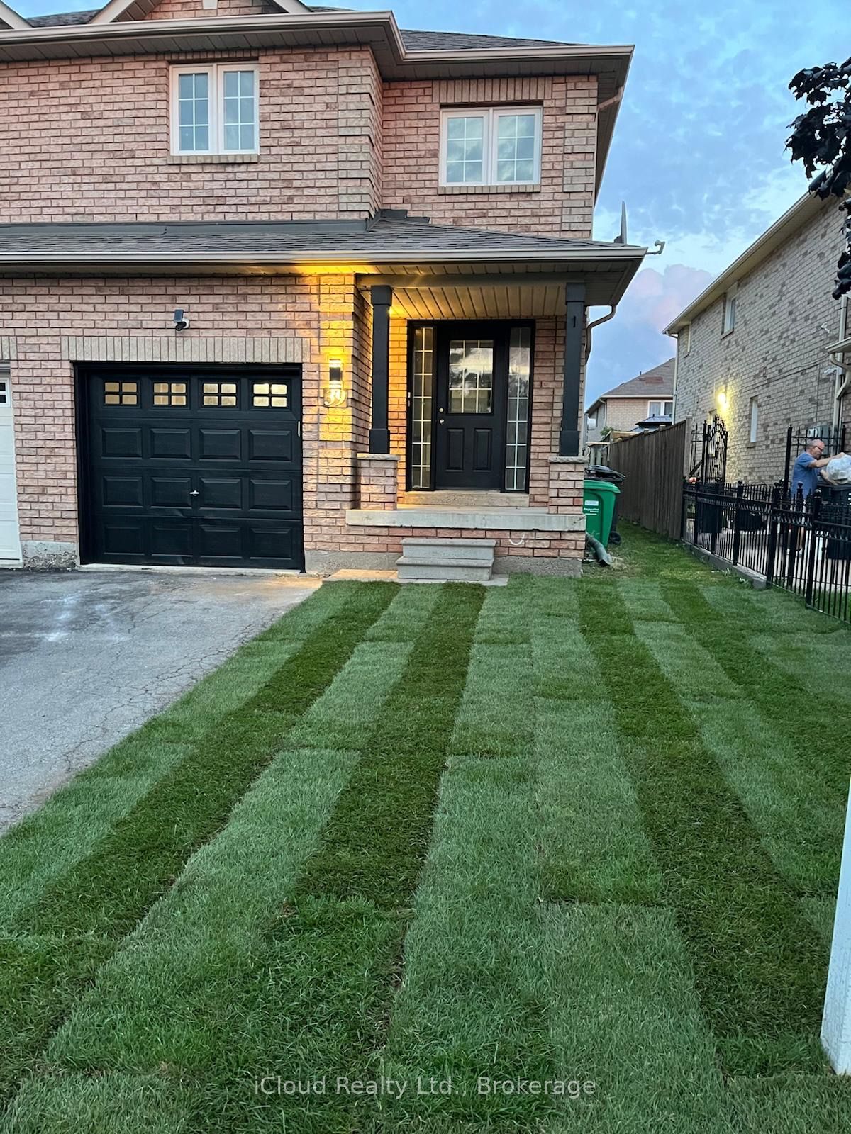 39 Manett Crescent, Brampton, ON L6X 4X4 photo 2