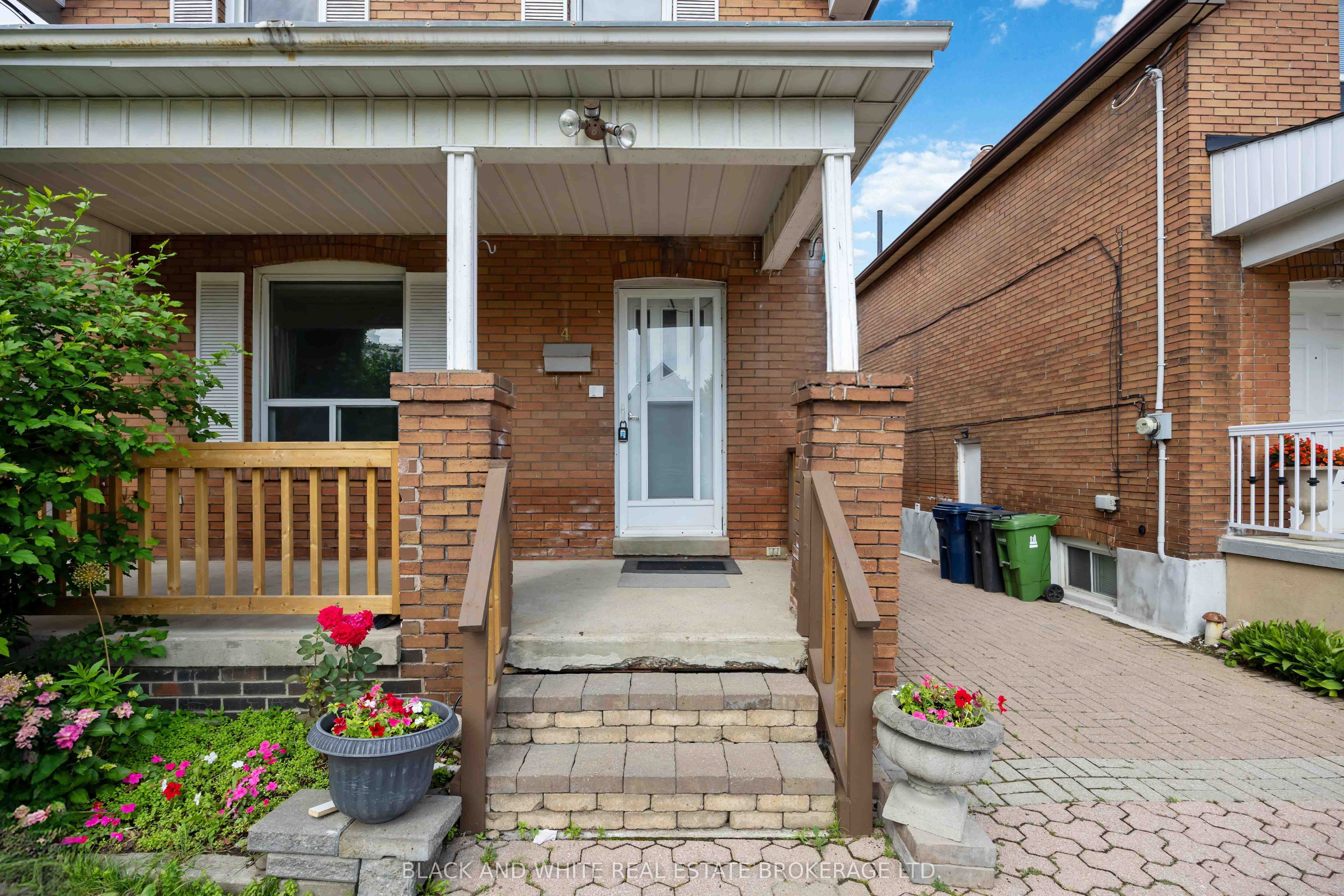4 Greendale Avenue, Toronto, ON M6N 4P5 photo 2