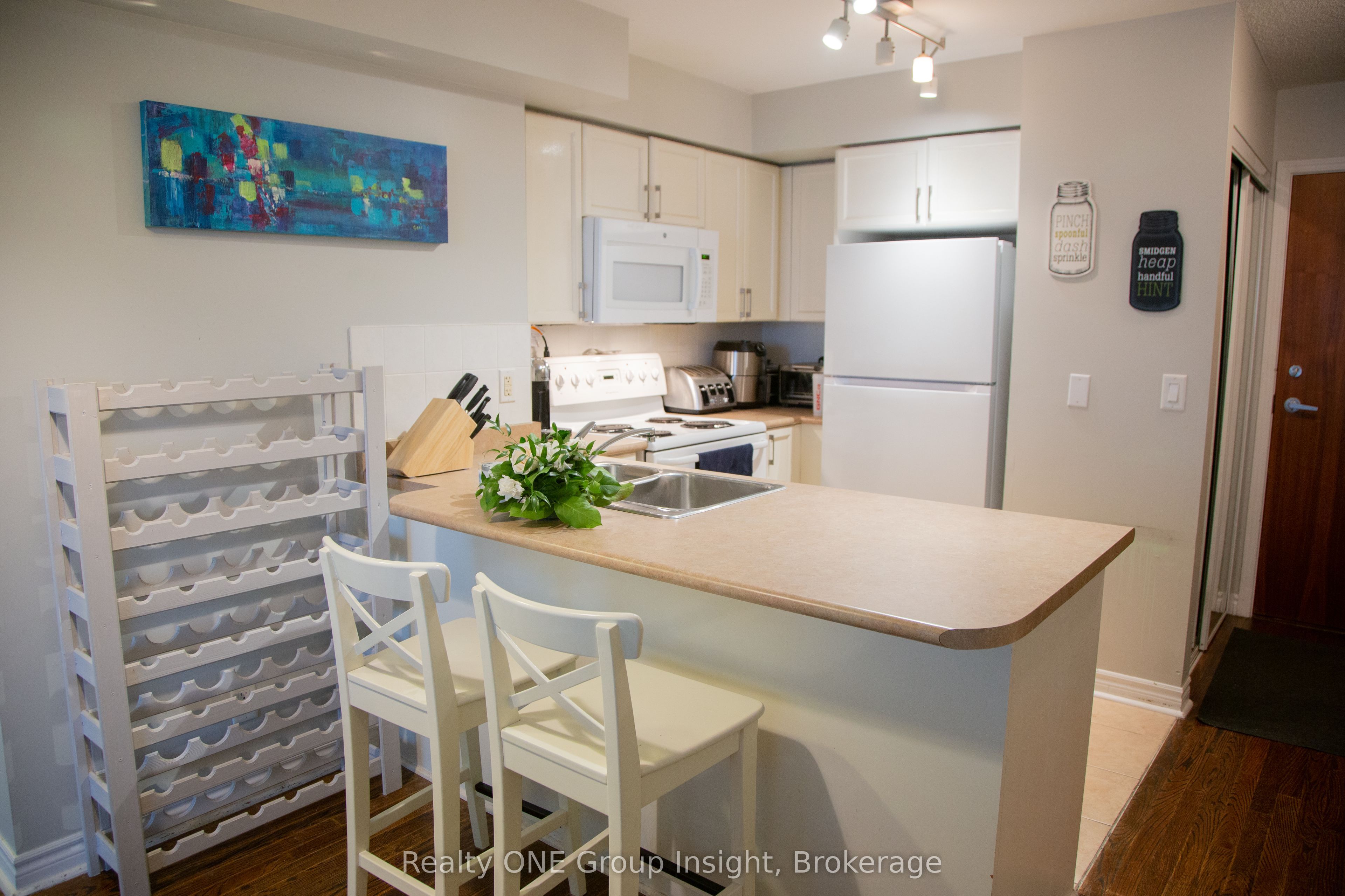 33 Elm Drive W 1105, Mississauga, ON L5B 4M2 photo 3