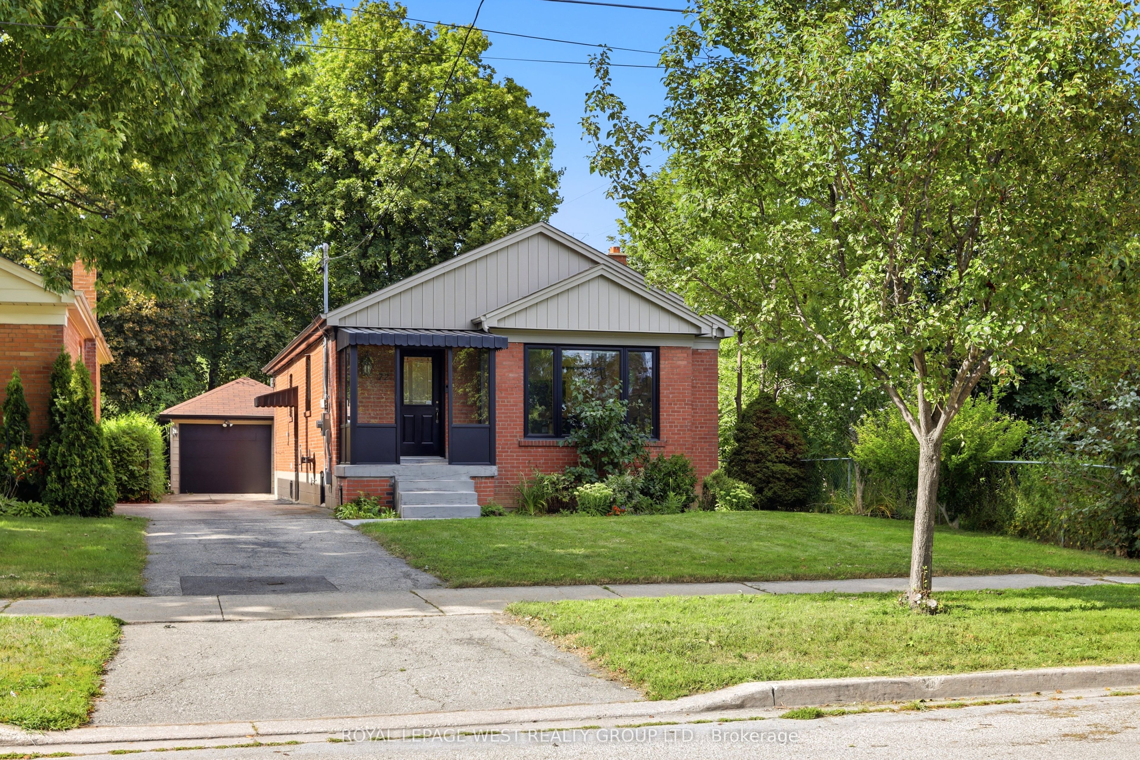 72 Mervyn Avenue, Toronto, ON M9B 1N3